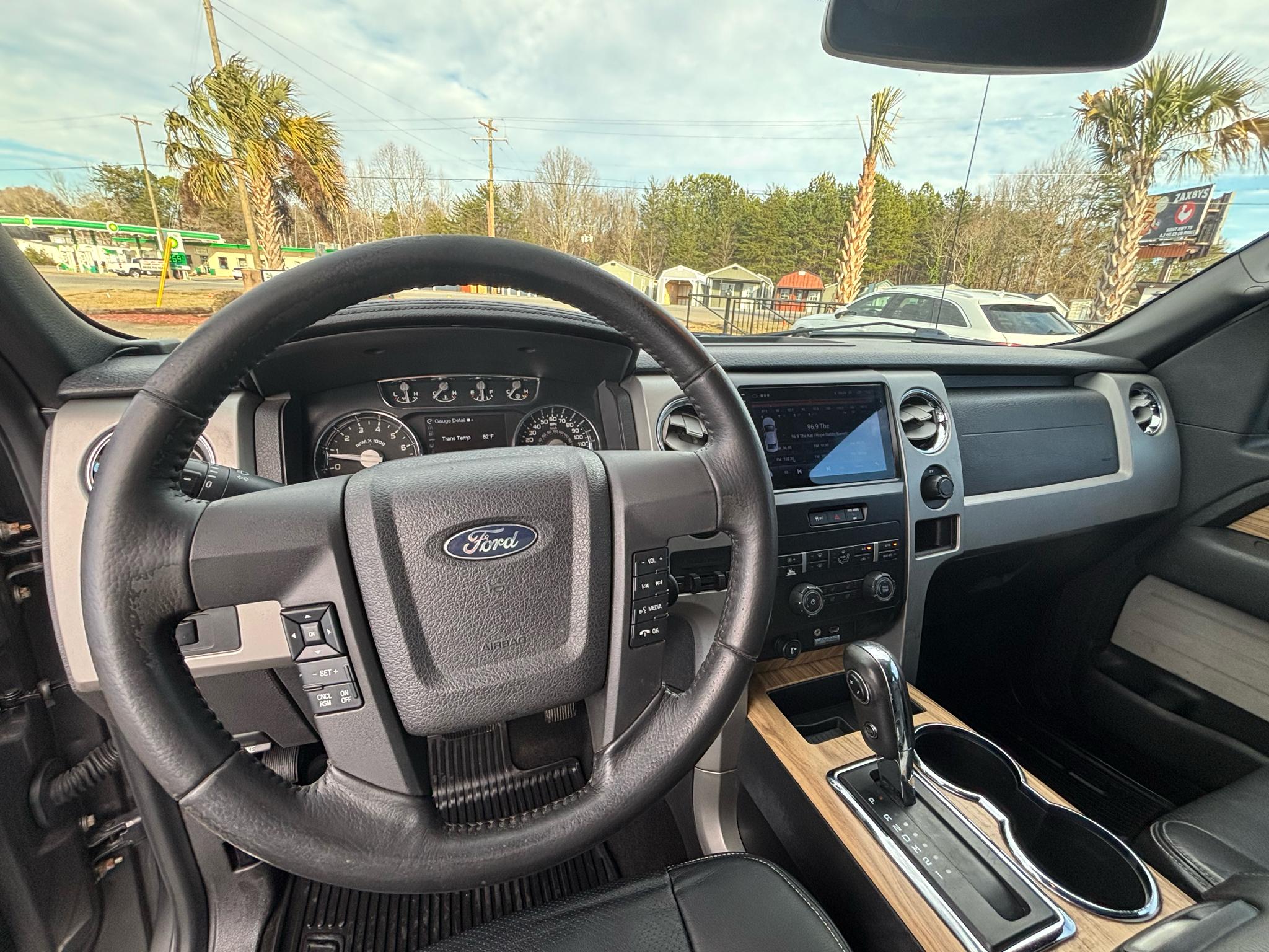 Ford F-150 2WD SuperCrew 145" Lariat 2011