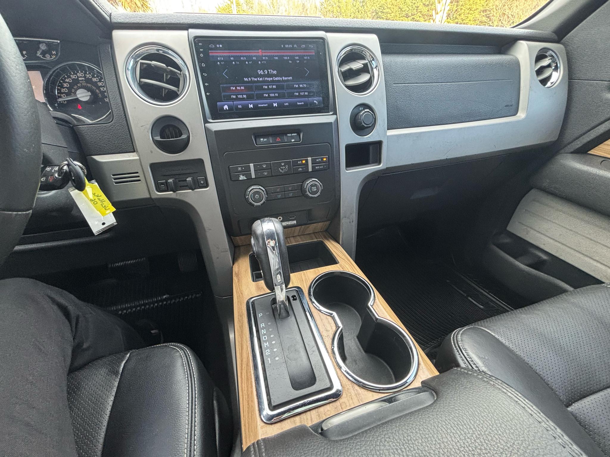 Ford F-150 2WD SuperCrew 145" Lariat 2011