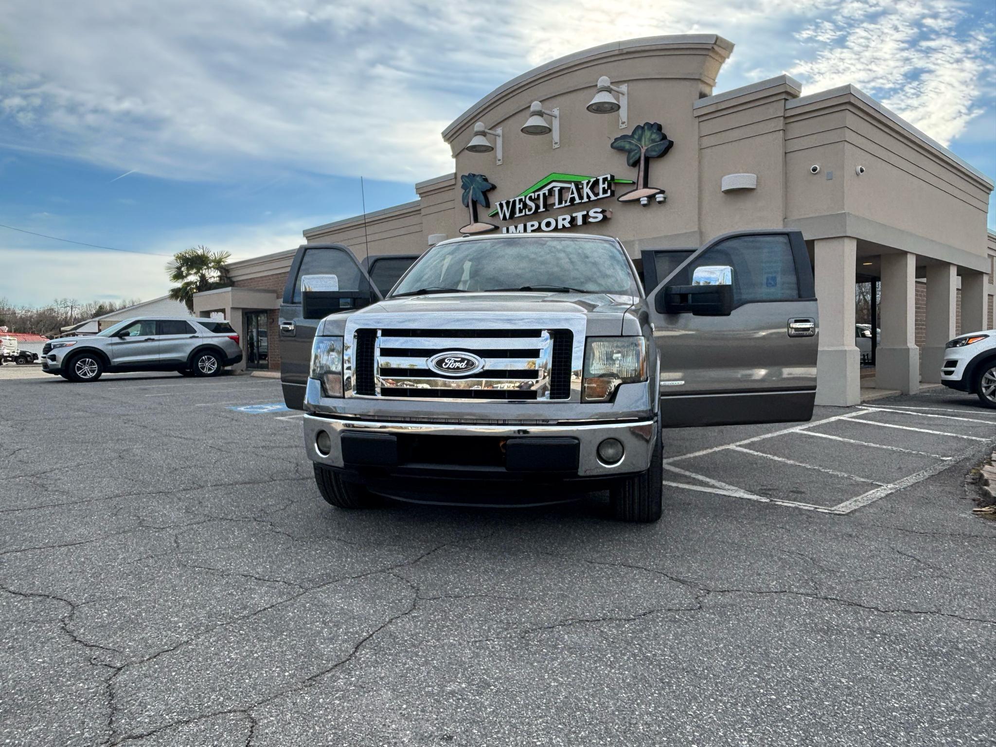 Ford F-150 2WD SuperCrew 145" Lariat 2011