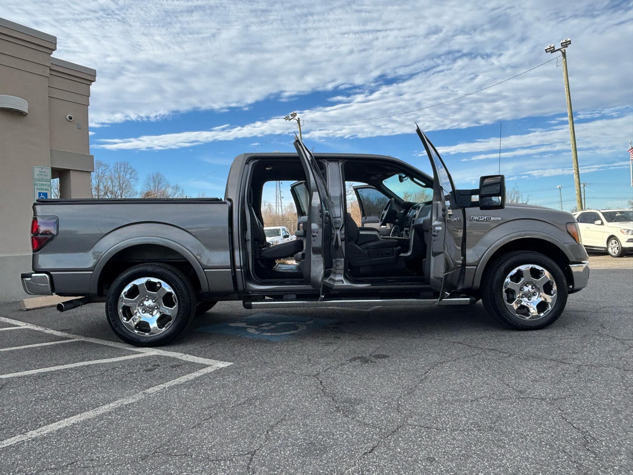 Ford F-150 2WD SuperCrew 145" Lariat 2011