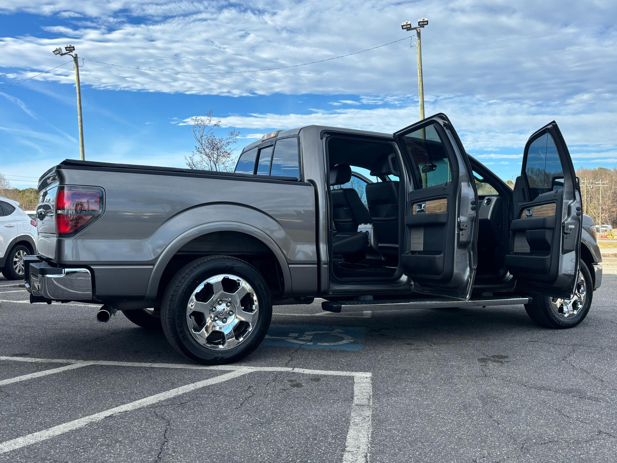 Ford F-150 2WD SuperCrew 145" Lariat 2011