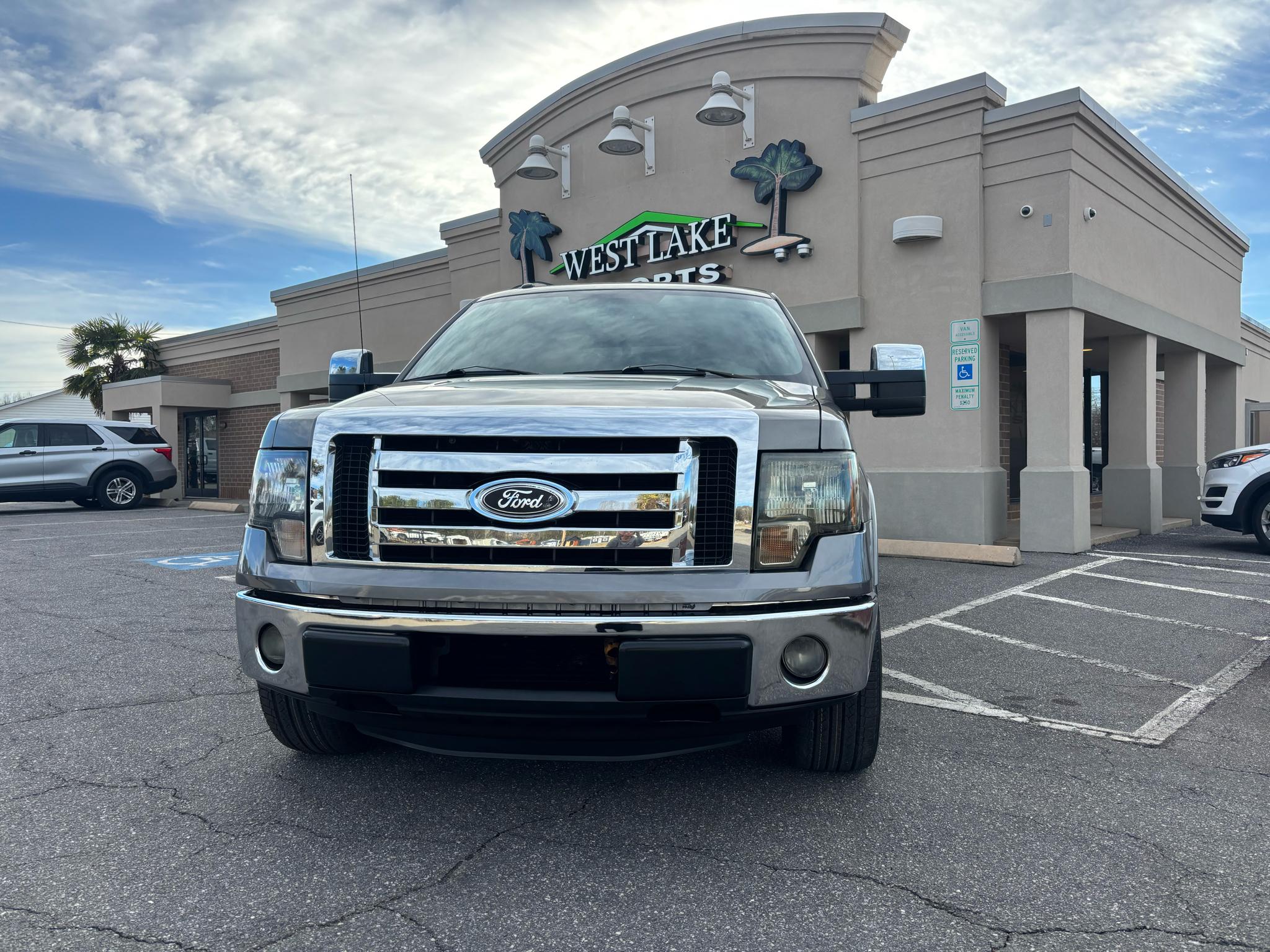 Ford F-150 2WD SuperCrew 145" Lariat 2011
