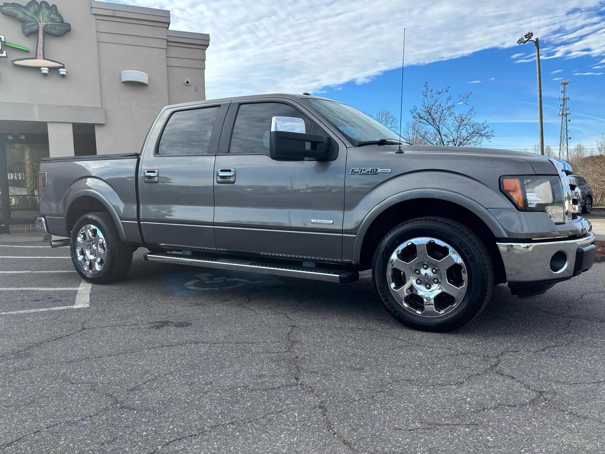 Ford F-150 2WD SuperCrew 145" Lariat 2011