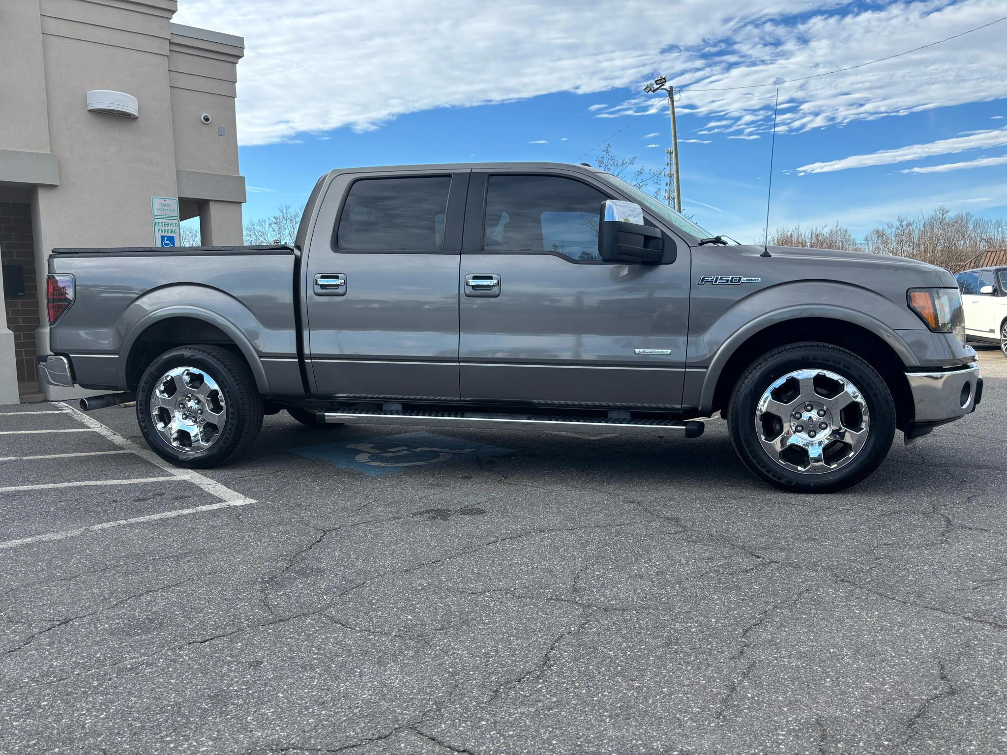 Ford F-150 2WD SuperCrew 145" Lariat 2011