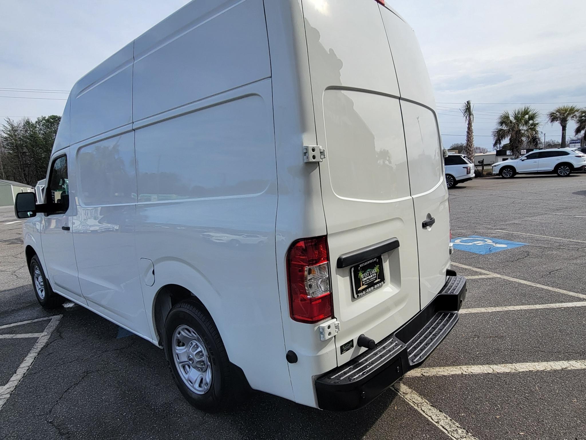 Nissan NV High Roof 2500 V6 SV 2016