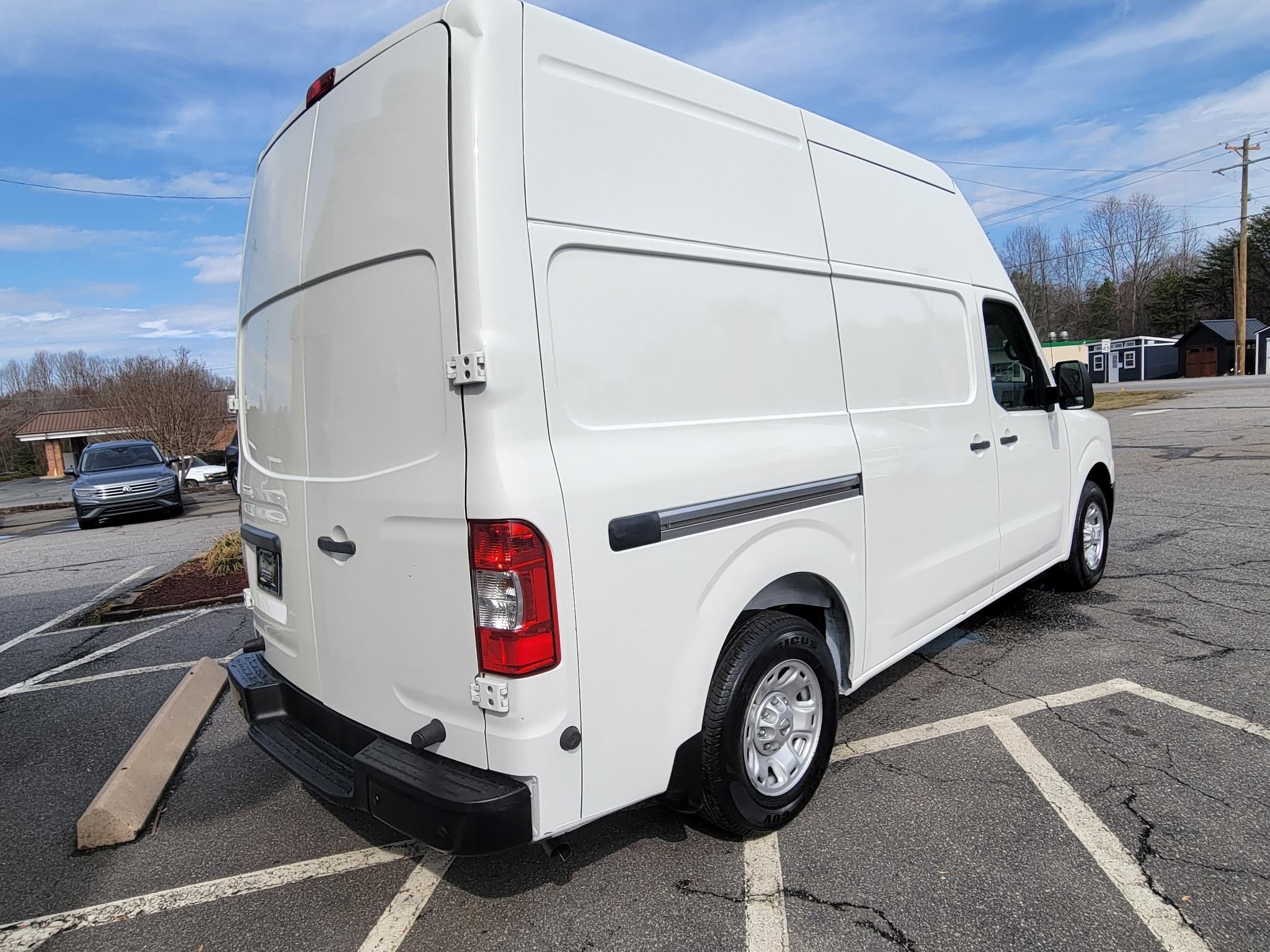 Nissan NV High Roof 2500 V6 SV 2016
