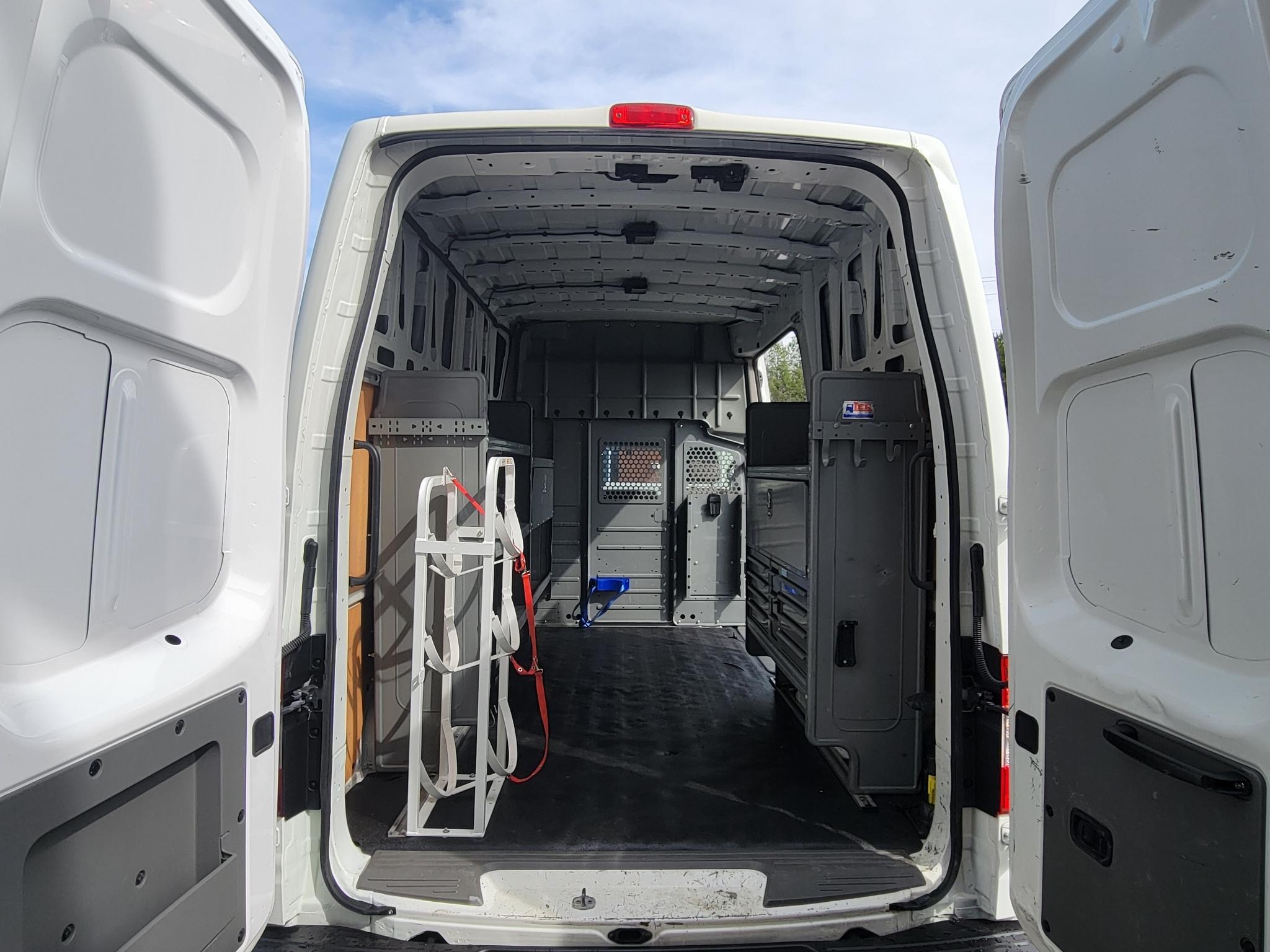 Nissan NV High Roof 2500 V6 SV 2016