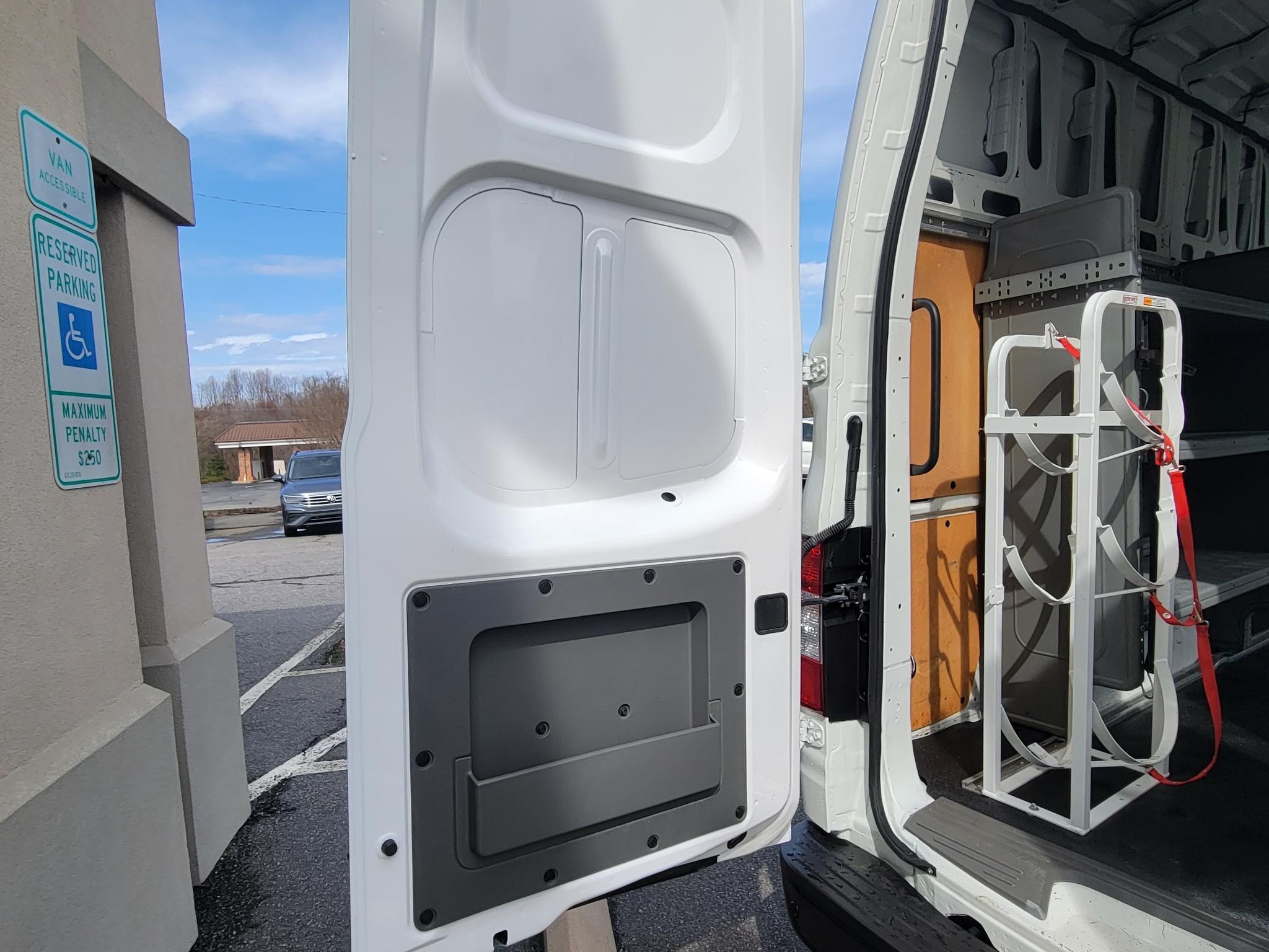 Nissan NV High Roof 2500 V6 SV 2016