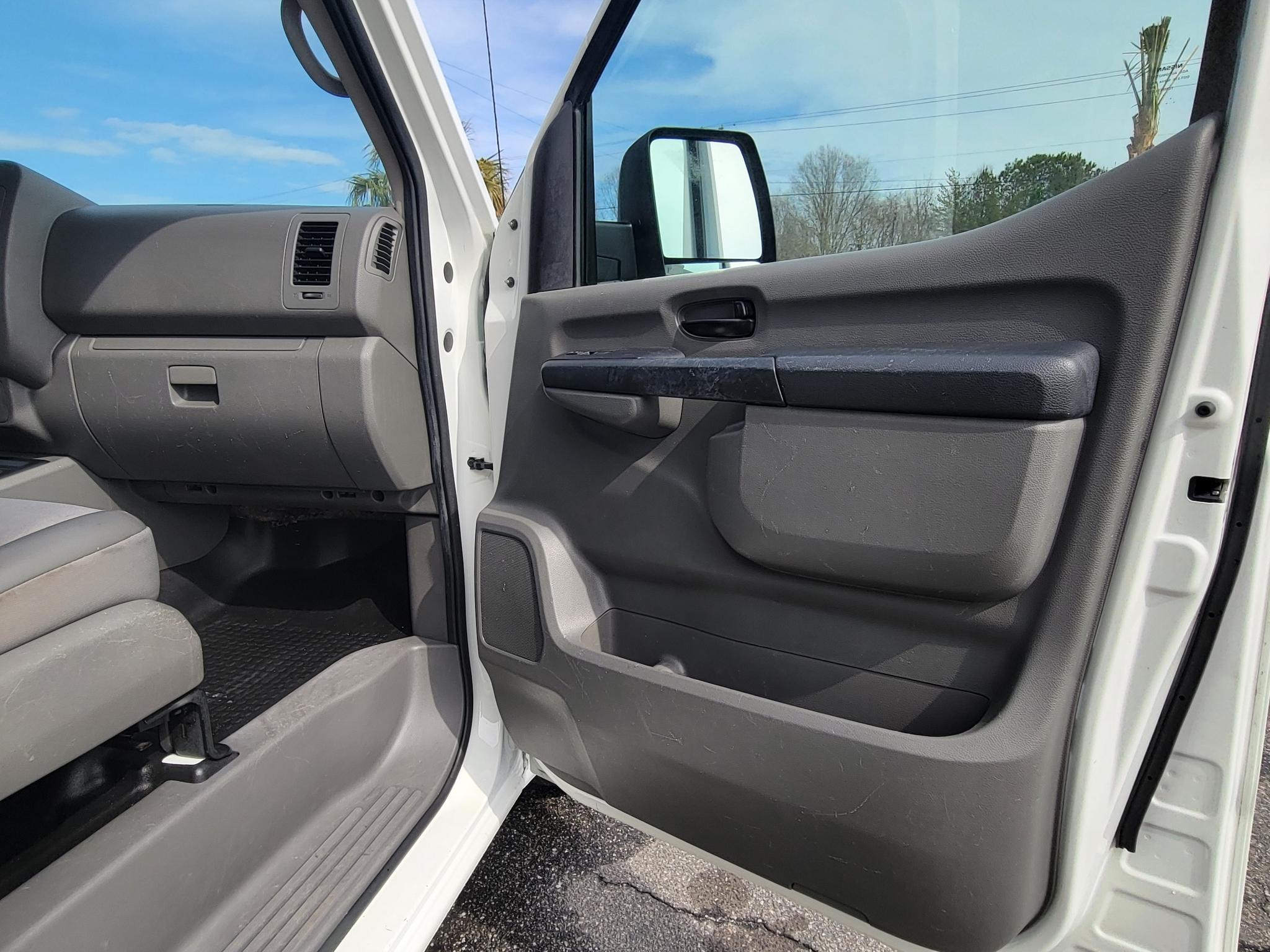 Nissan NV High Roof 2500 V6 SV 2016