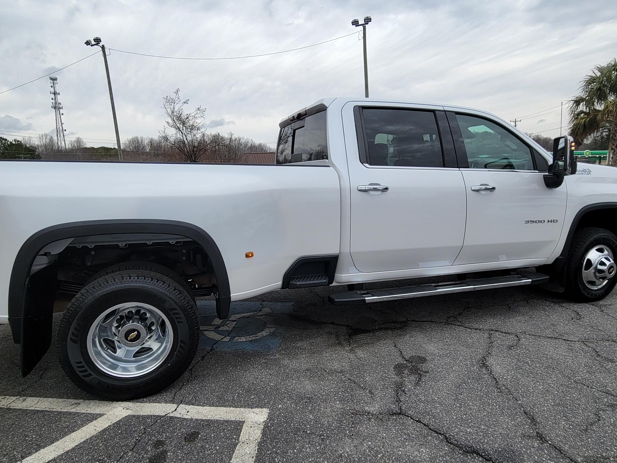 Chevrolet Silverado 3500HD 4WD Crew Cab 172" High Country 2020