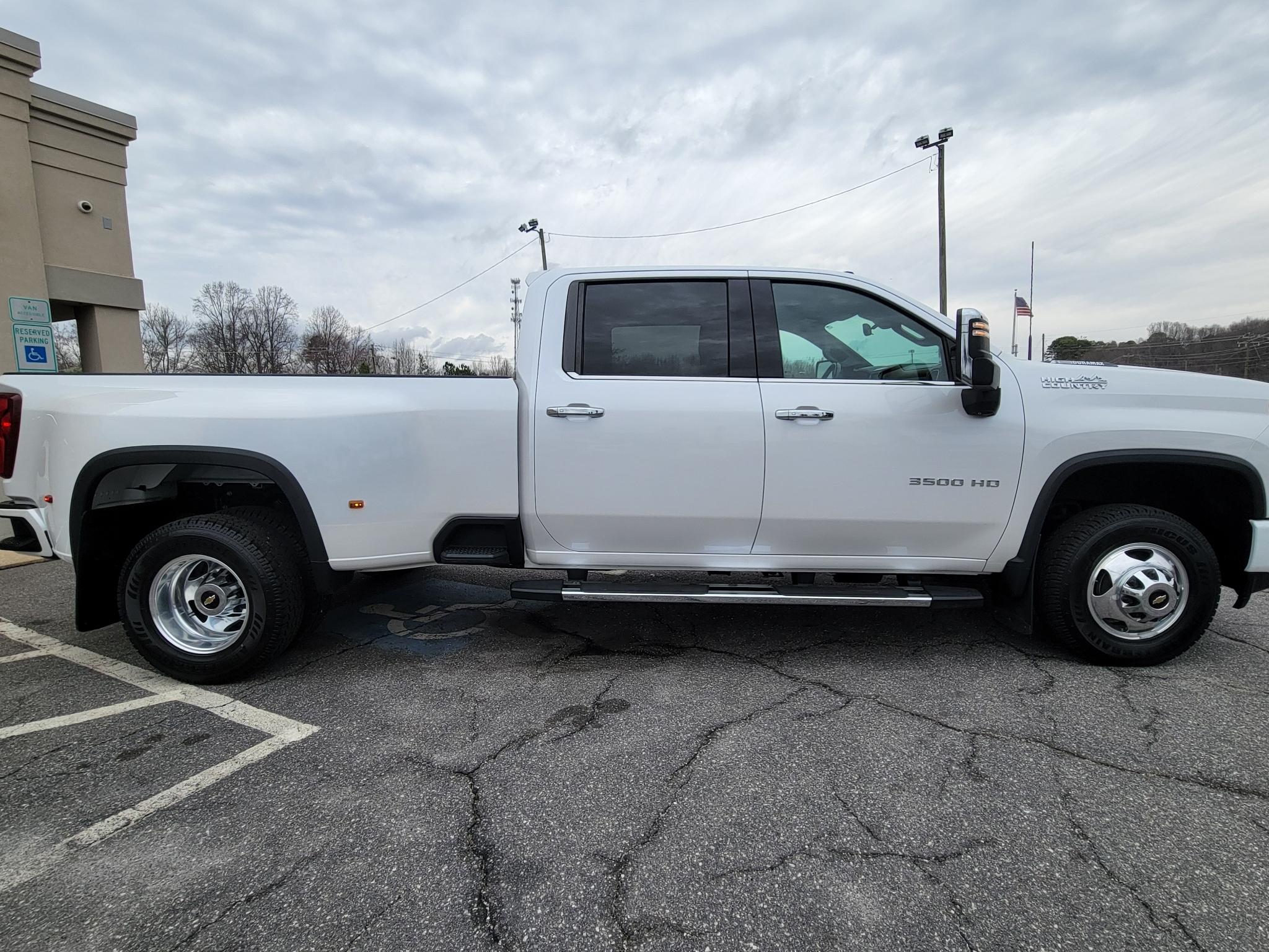 Chevrolet Silverado 3500HD 4WD Crew Cab 172" High Country 2020