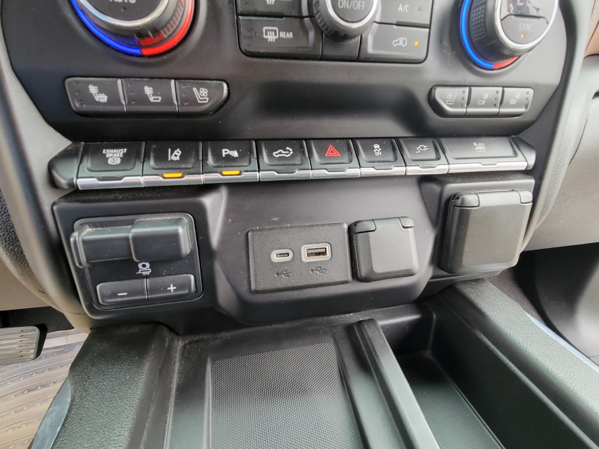 Chevrolet Silverado 3500HD 4WD Crew Cab 172" High Country 2020