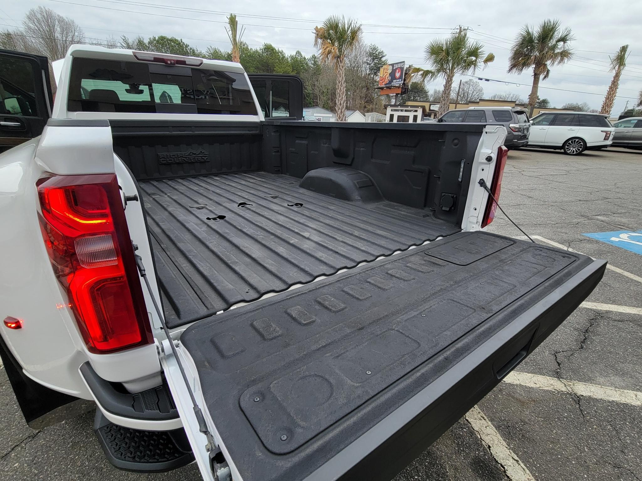 Chevrolet Silverado 3500HD 4WD Crew Cab 172" High Country 2020