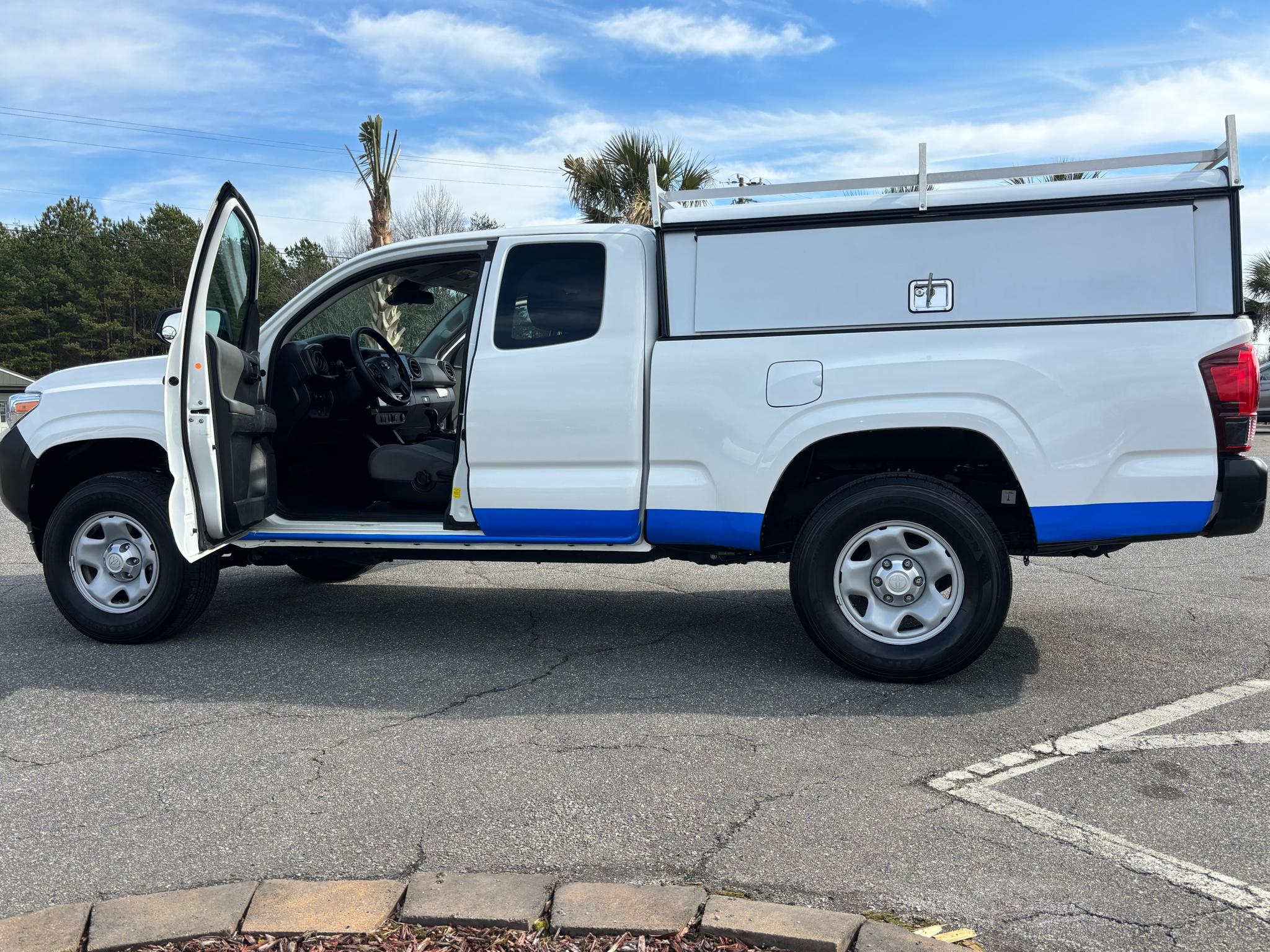 Toyota Tacoma 2WD SR5 Access Cab 6' Bed I4 AT (Natl) 2023