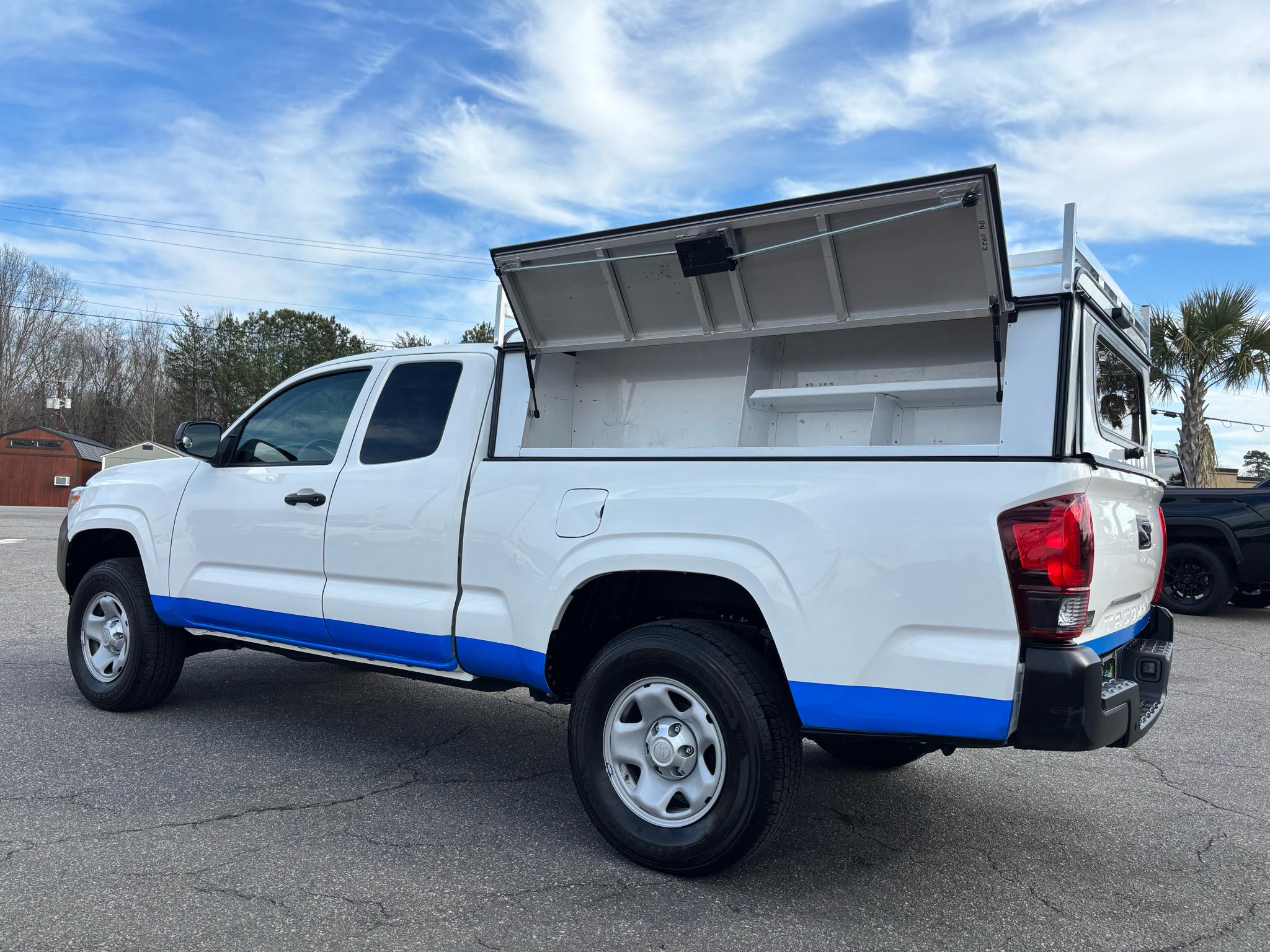 Toyota Tacoma 2WD SR5 Access Cab 6' Bed I4 AT (Natl) 2023