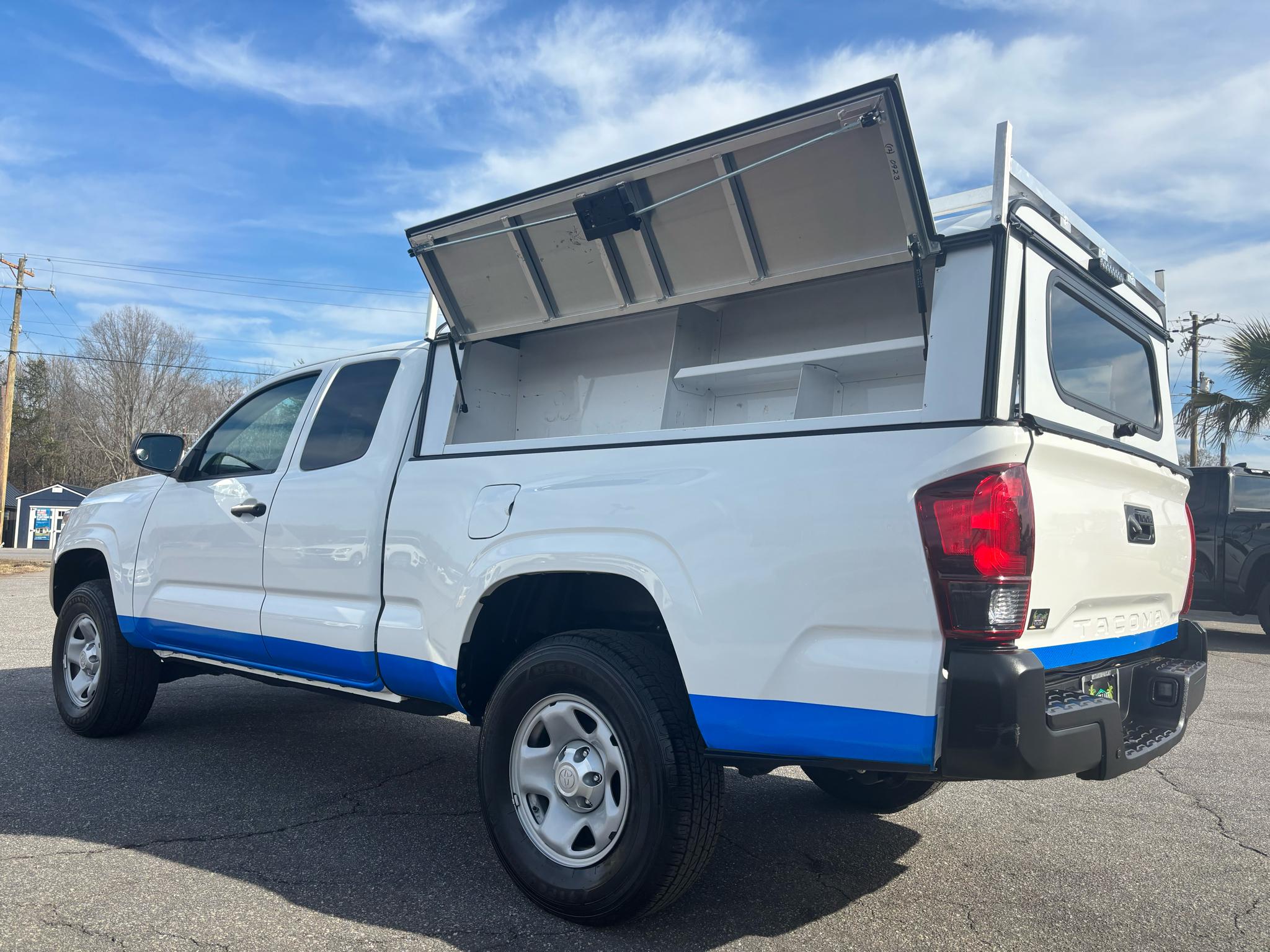 Toyota Tacoma 2WD SR5 Access Cab 6' Bed I4 AT (Natl) 2023