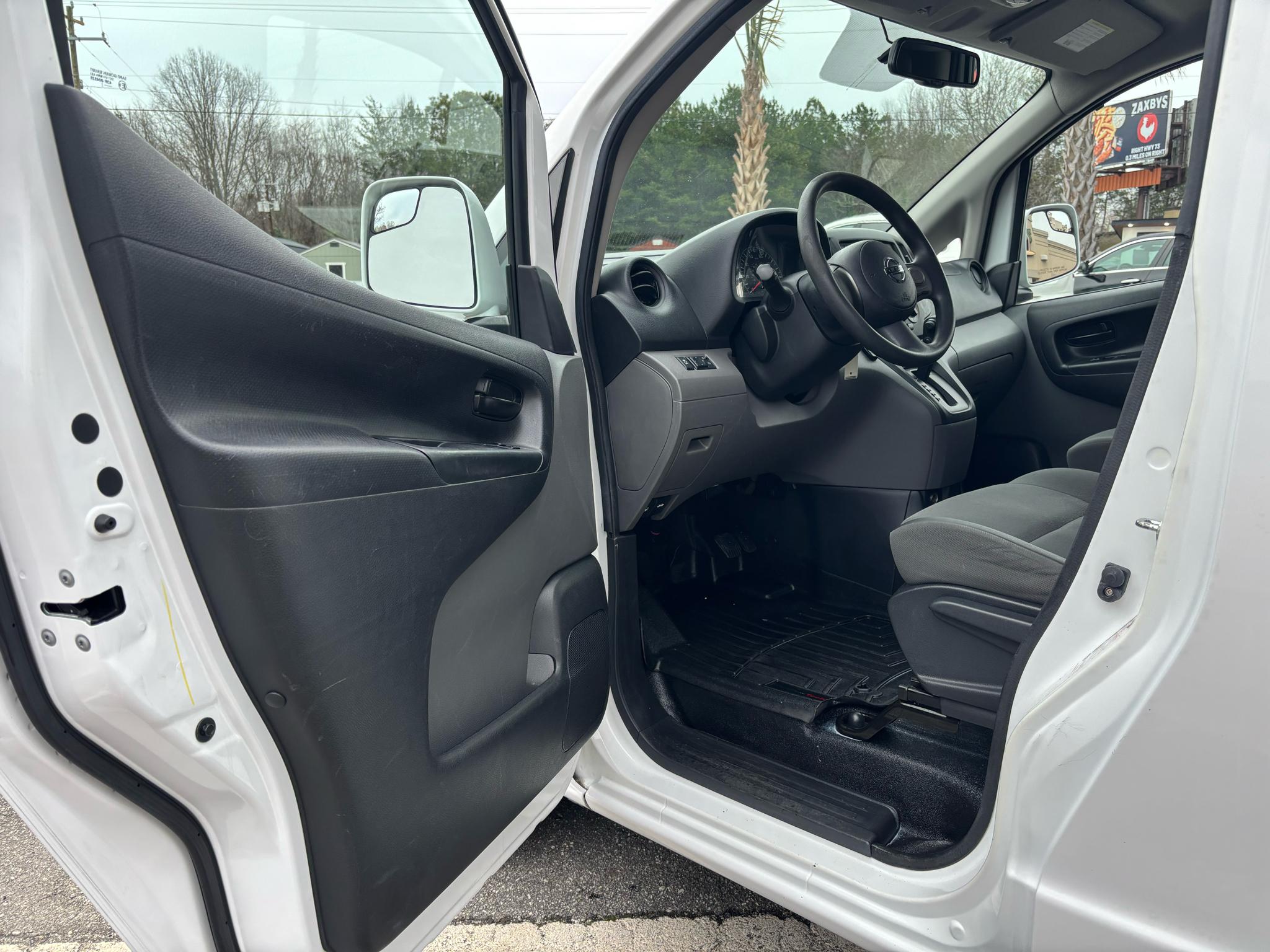 Nissan NV200 Compact Cargo I4 SV 2017