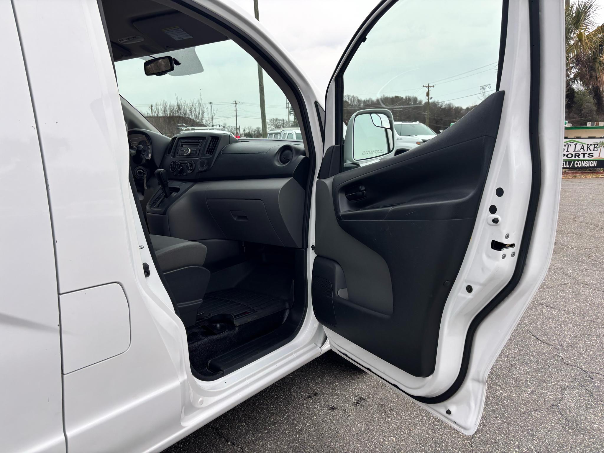 Nissan NV200 Compact Cargo I4 SV 2017