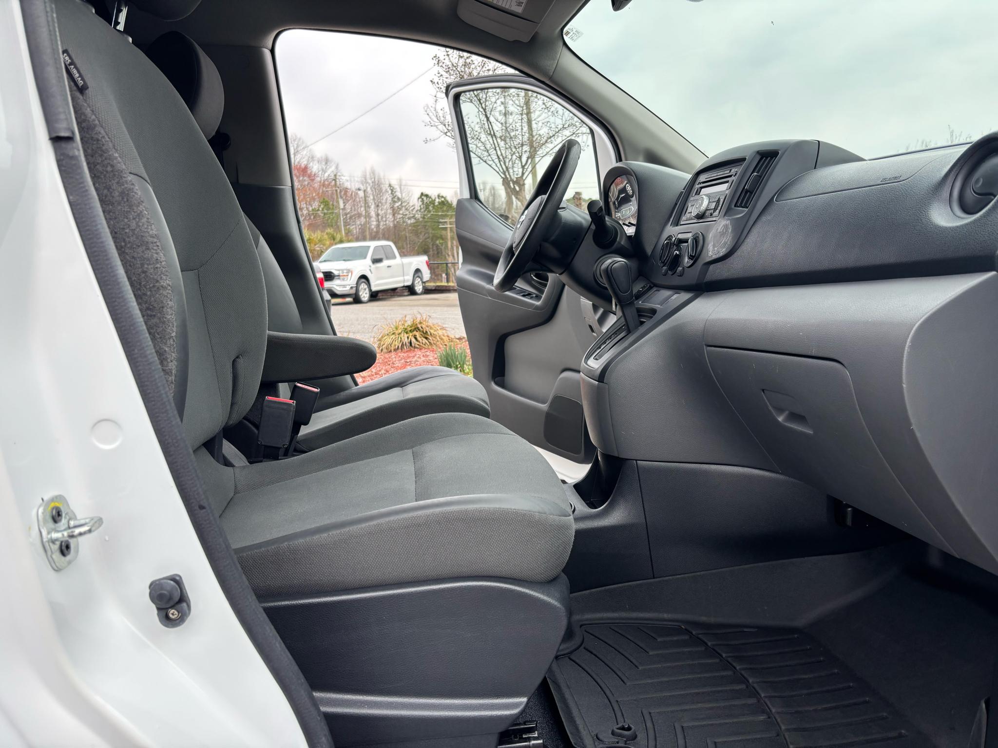 Nissan NV200 Compact Cargo I4 SV 2017