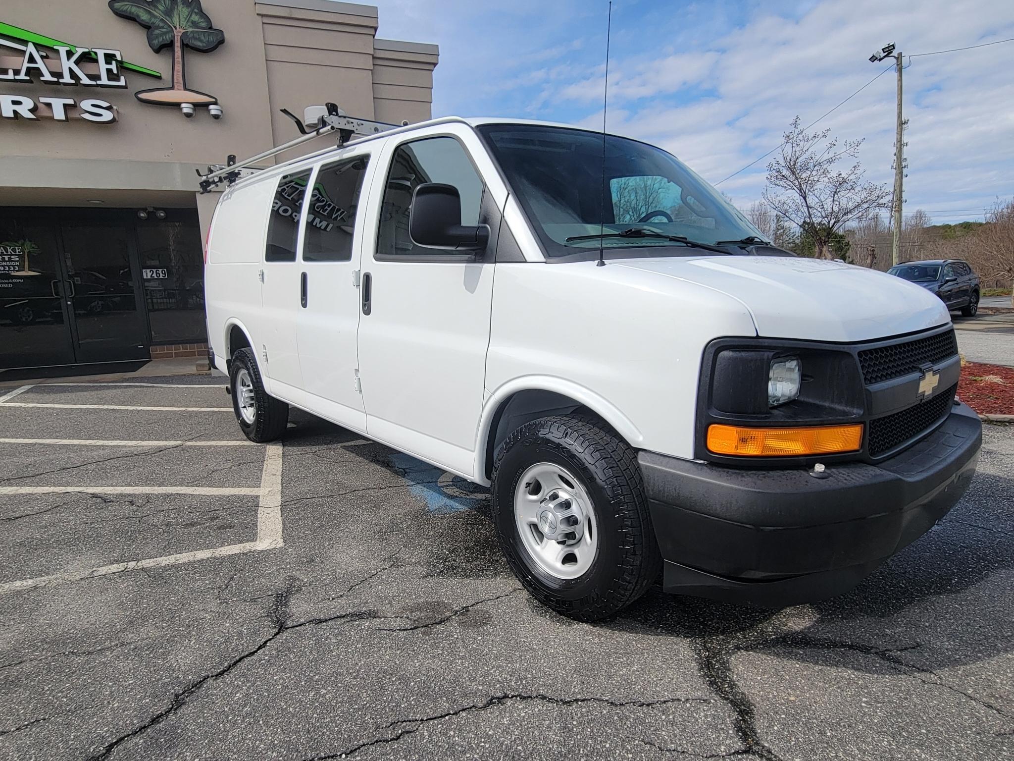 Chevrolet Express Cargo Van RWD 2500 135" 2017
