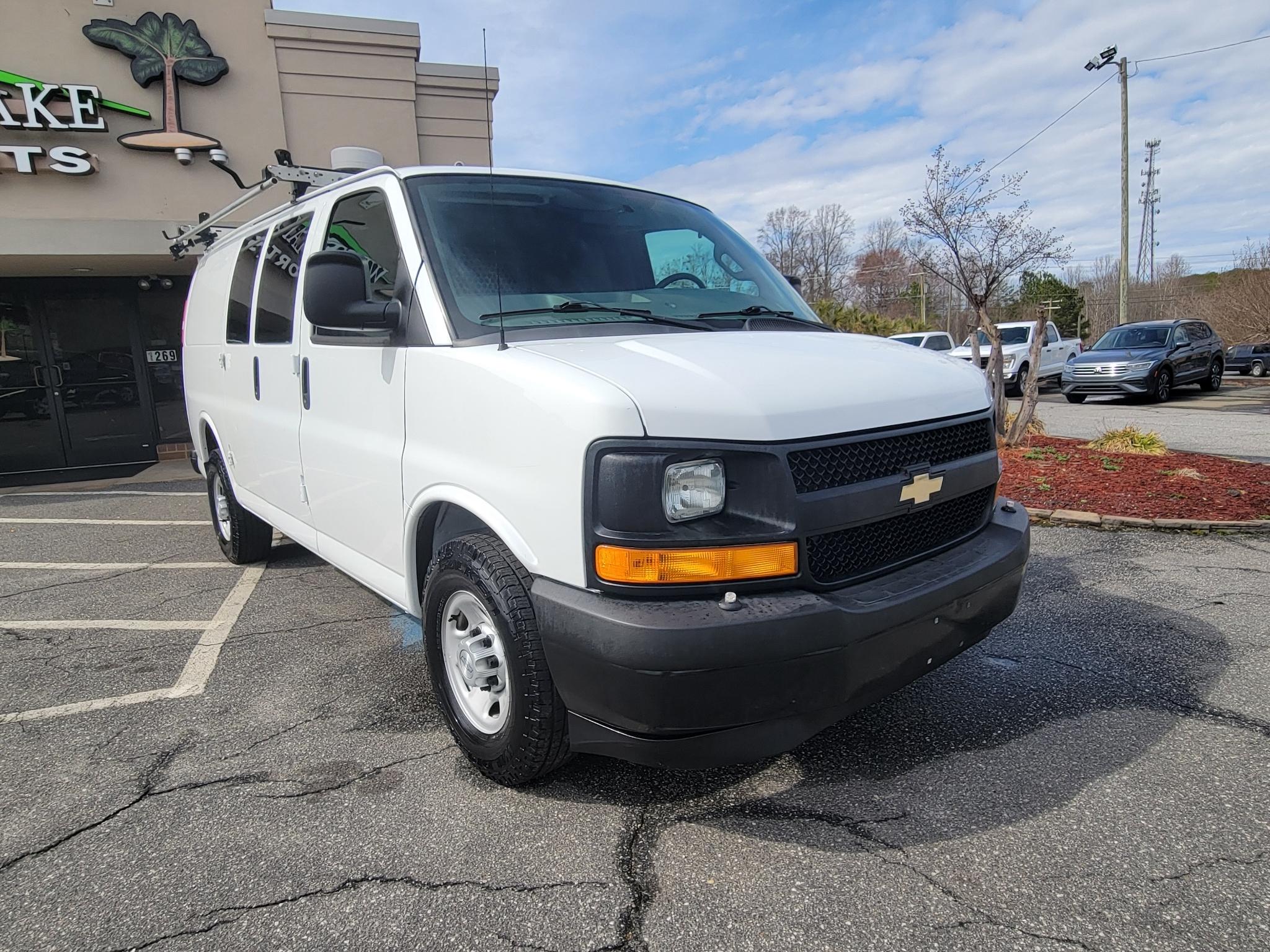Chevrolet Express Cargo Van RWD 2500 135" 2017