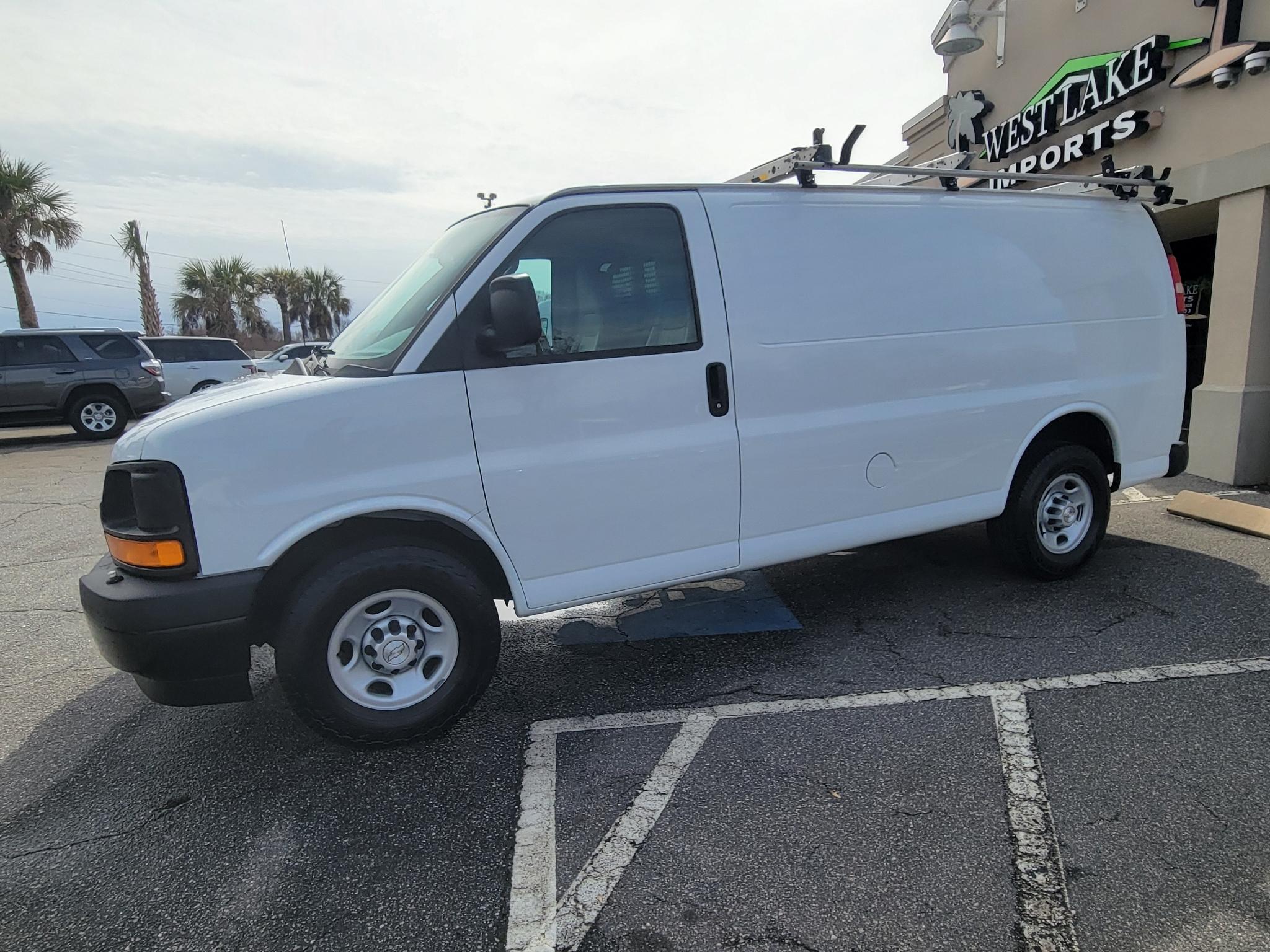 Chevrolet Express Cargo Van RWD 2500 135" 2017