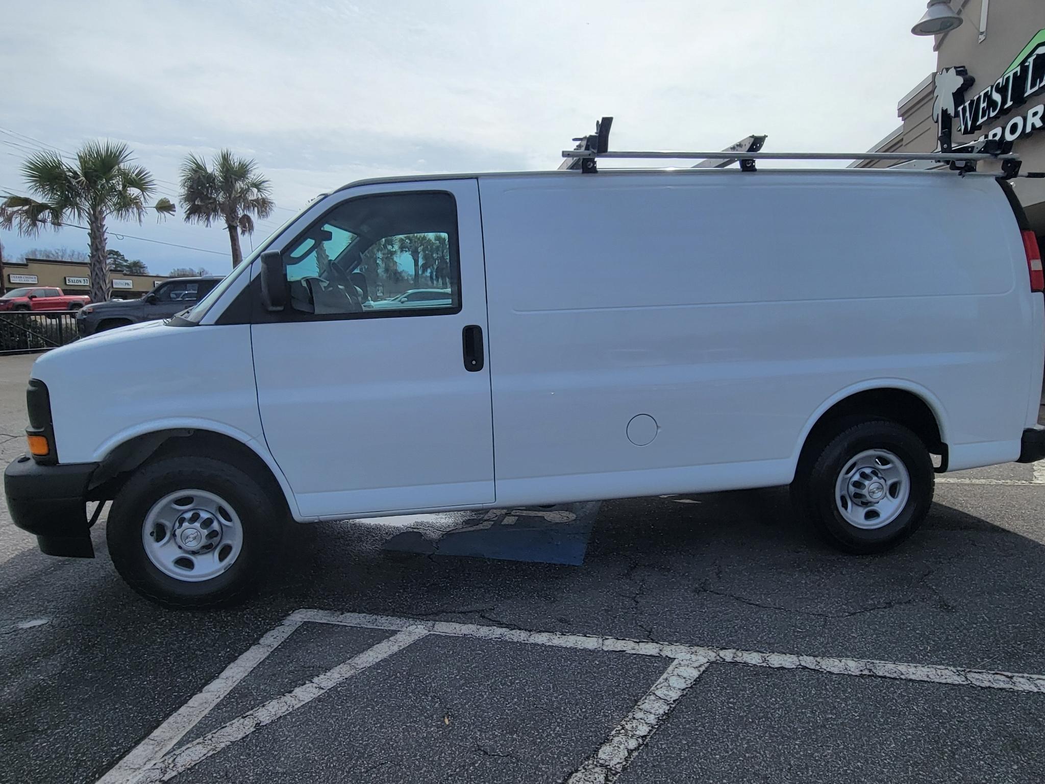 Chevrolet Express Cargo Van RWD 2500 135" 2017