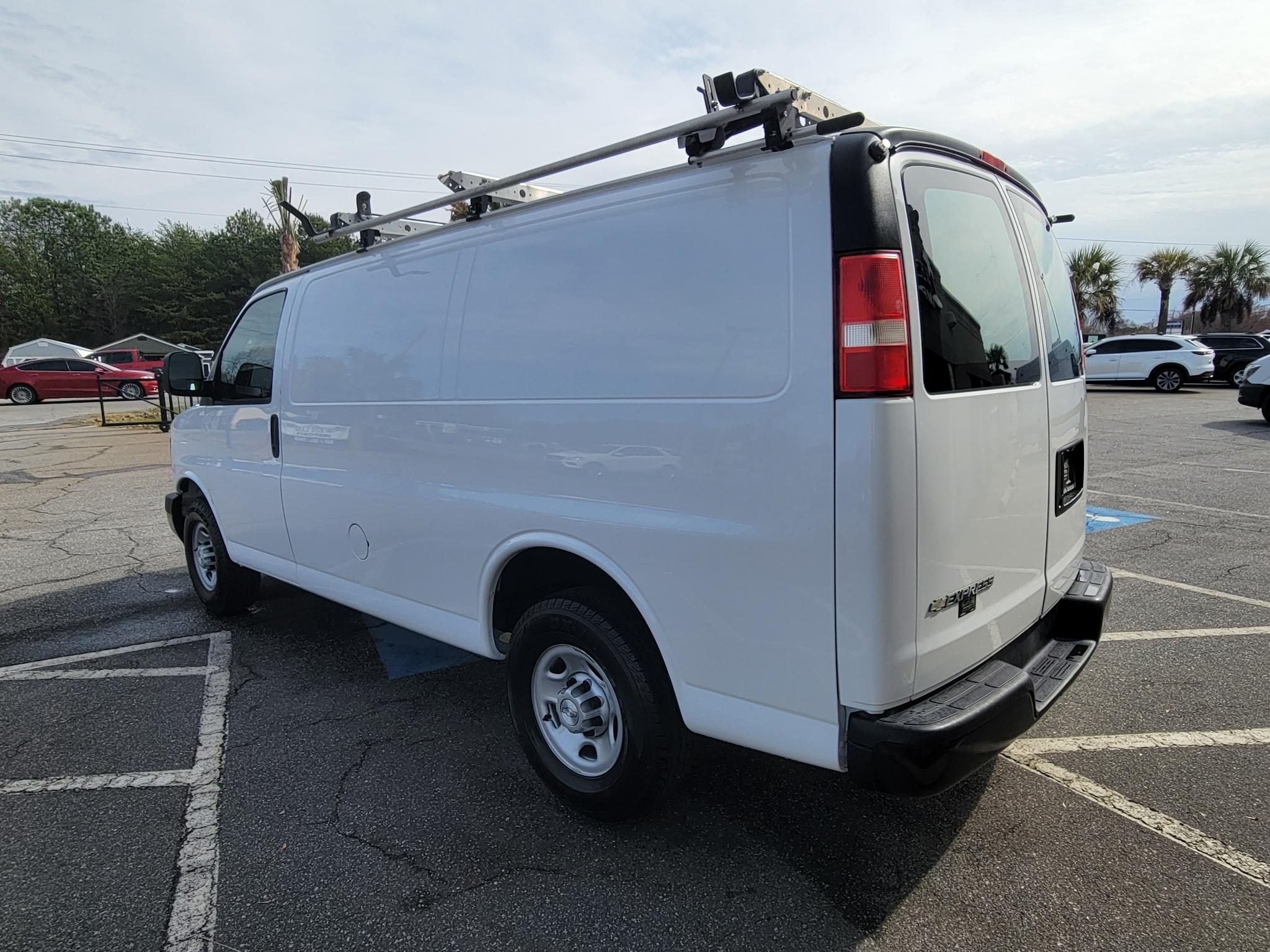 Chevrolet Express Cargo Van RWD 2500 135" 2017