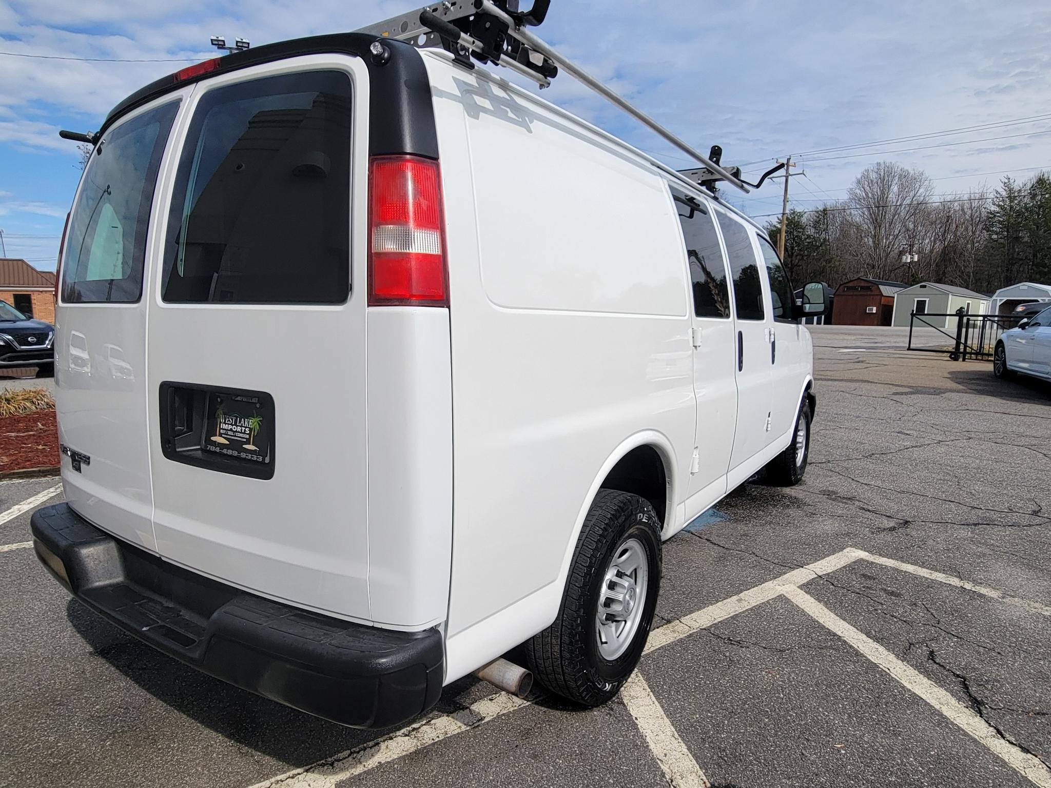 Chevrolet Express Cargo Van RWD 2500 135" 2017