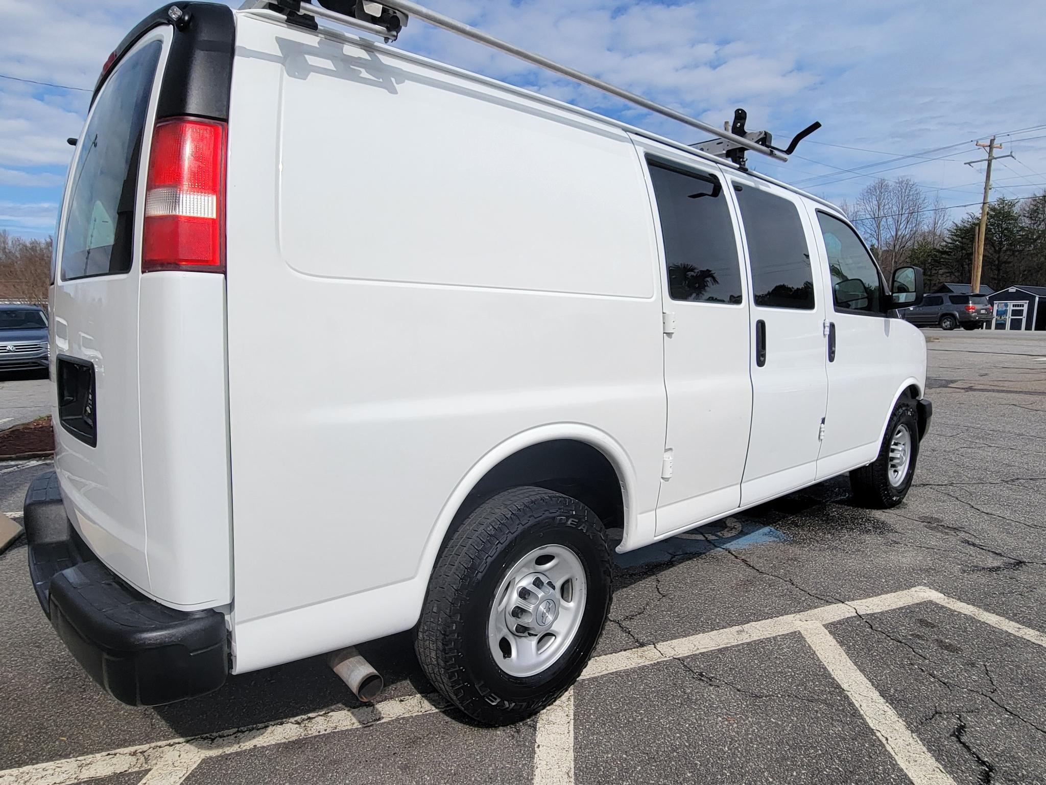 Chevrolet Express Cargo Van RWD 2500 135" 2017