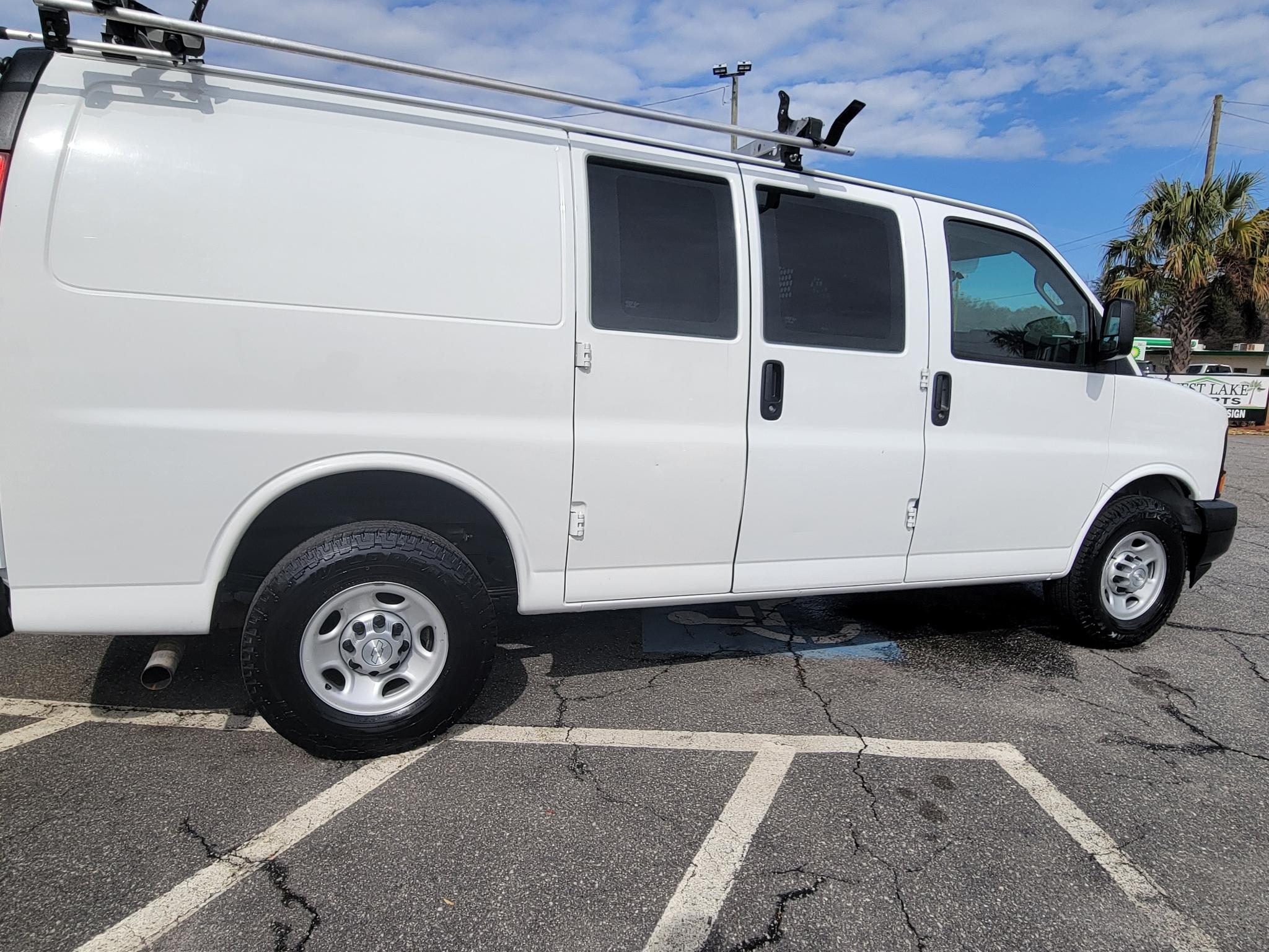 Chevrolet Express Cargo Van RWD 2500 135" 2017