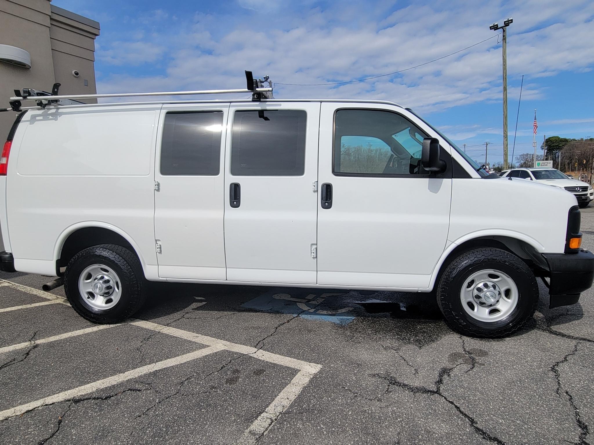 Chevrolet Express Cargo Van RWD 2500 135" 2017