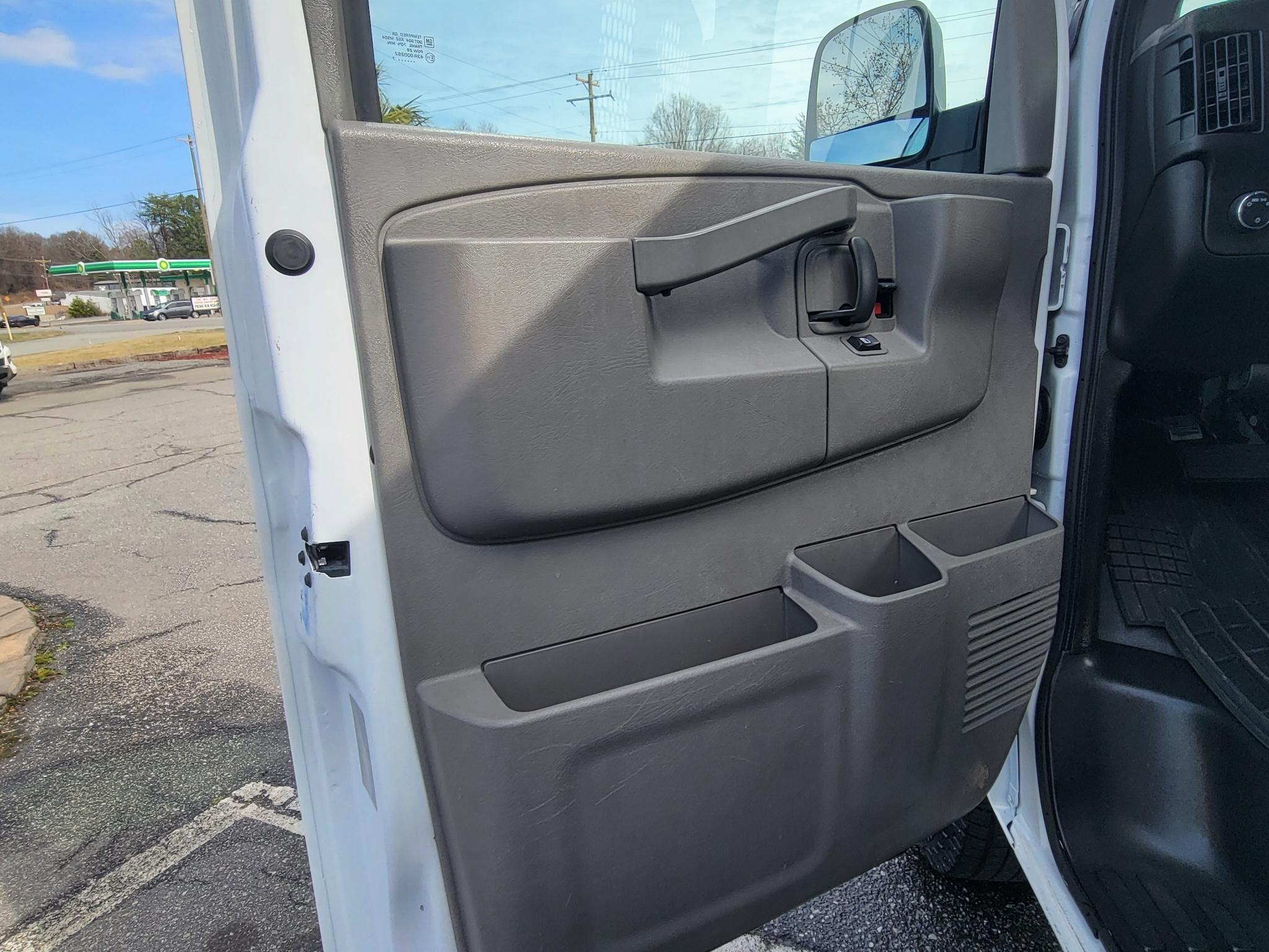 Chevrolet Express Cargo Van RWD 2500 135" 2017