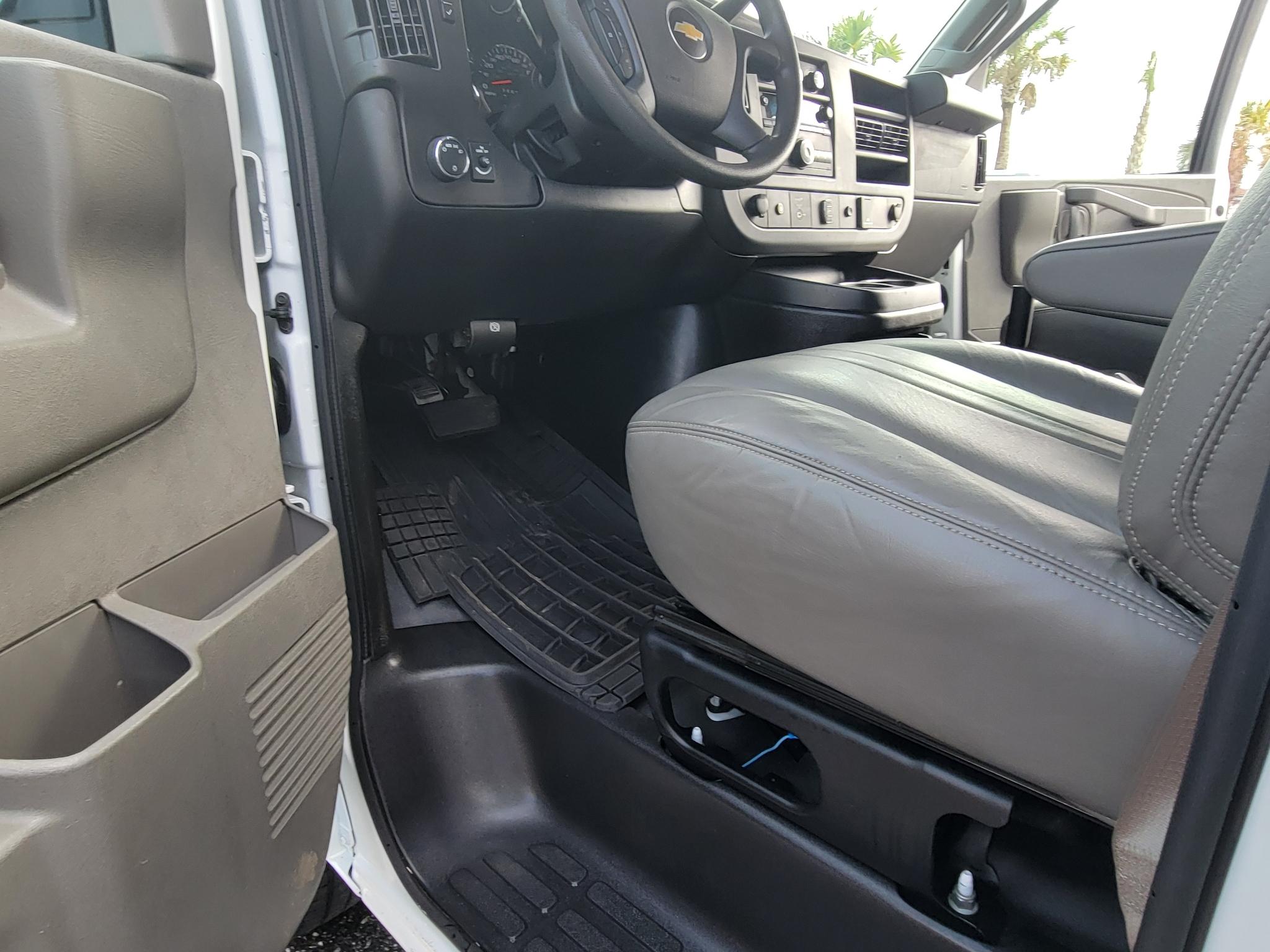 Chevrolet Express Cargo Van RWD 2500 135" 2017