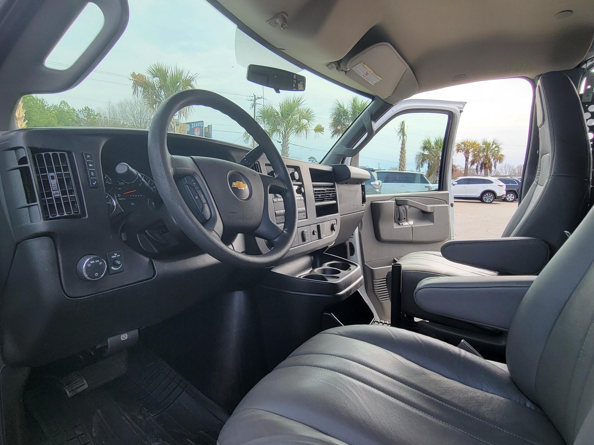 Chevrolet Express Cargo Van RWD 2500 135" 2017