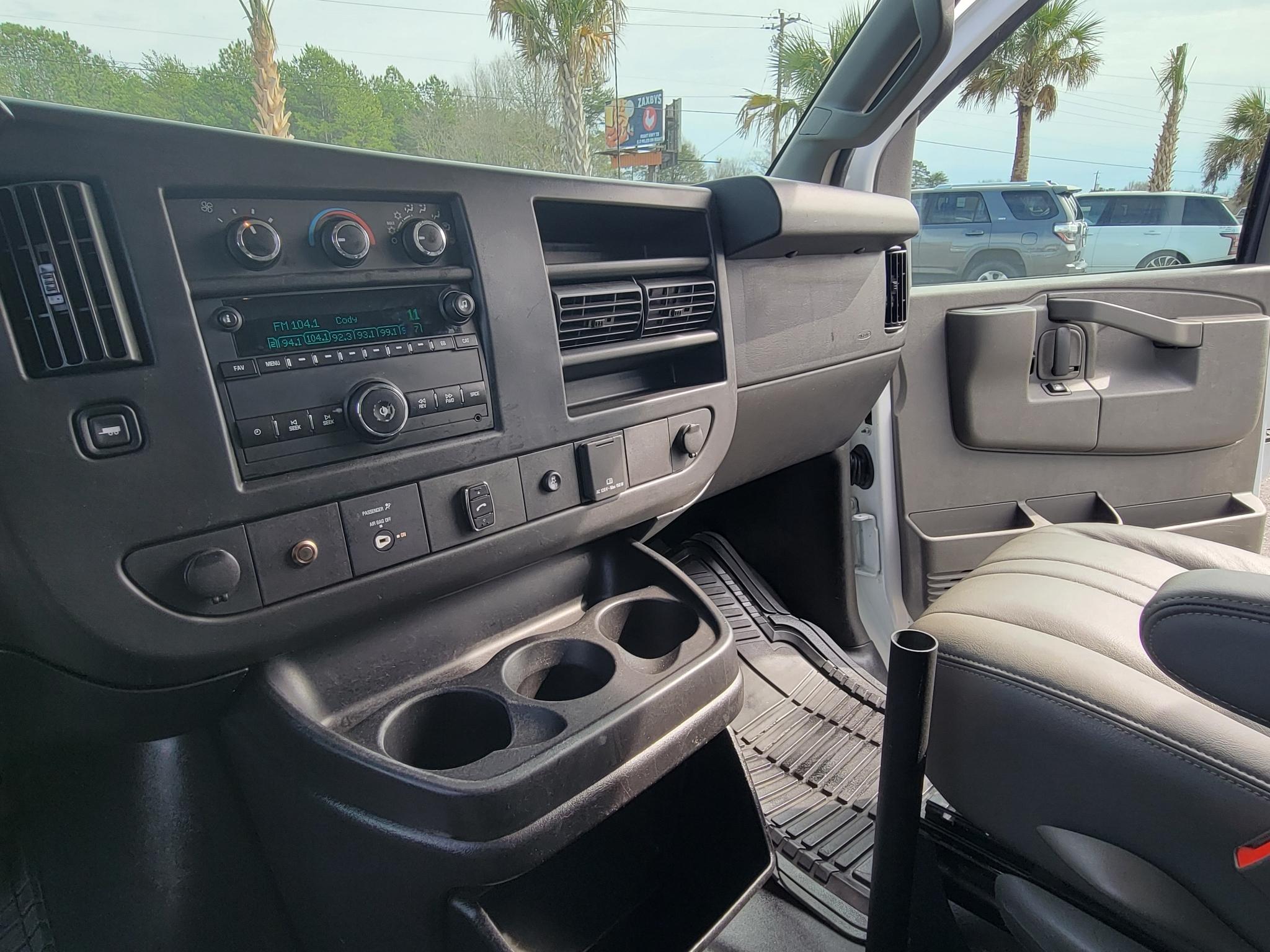 Chevrolet Express Cargo Van RWD 2500 135" 2017