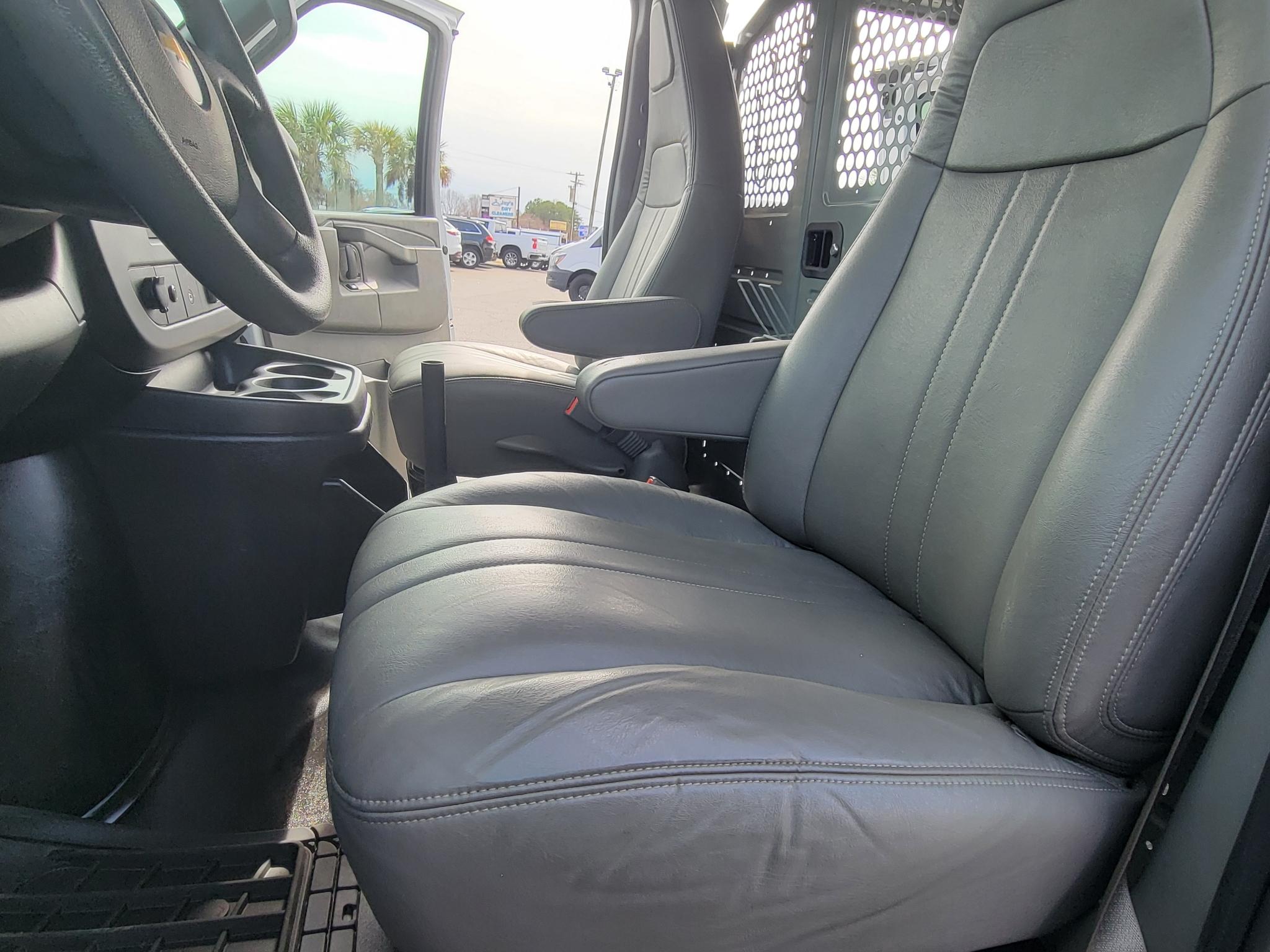 Chevrolet Express Cargo Van RWD 2500 135" 2017