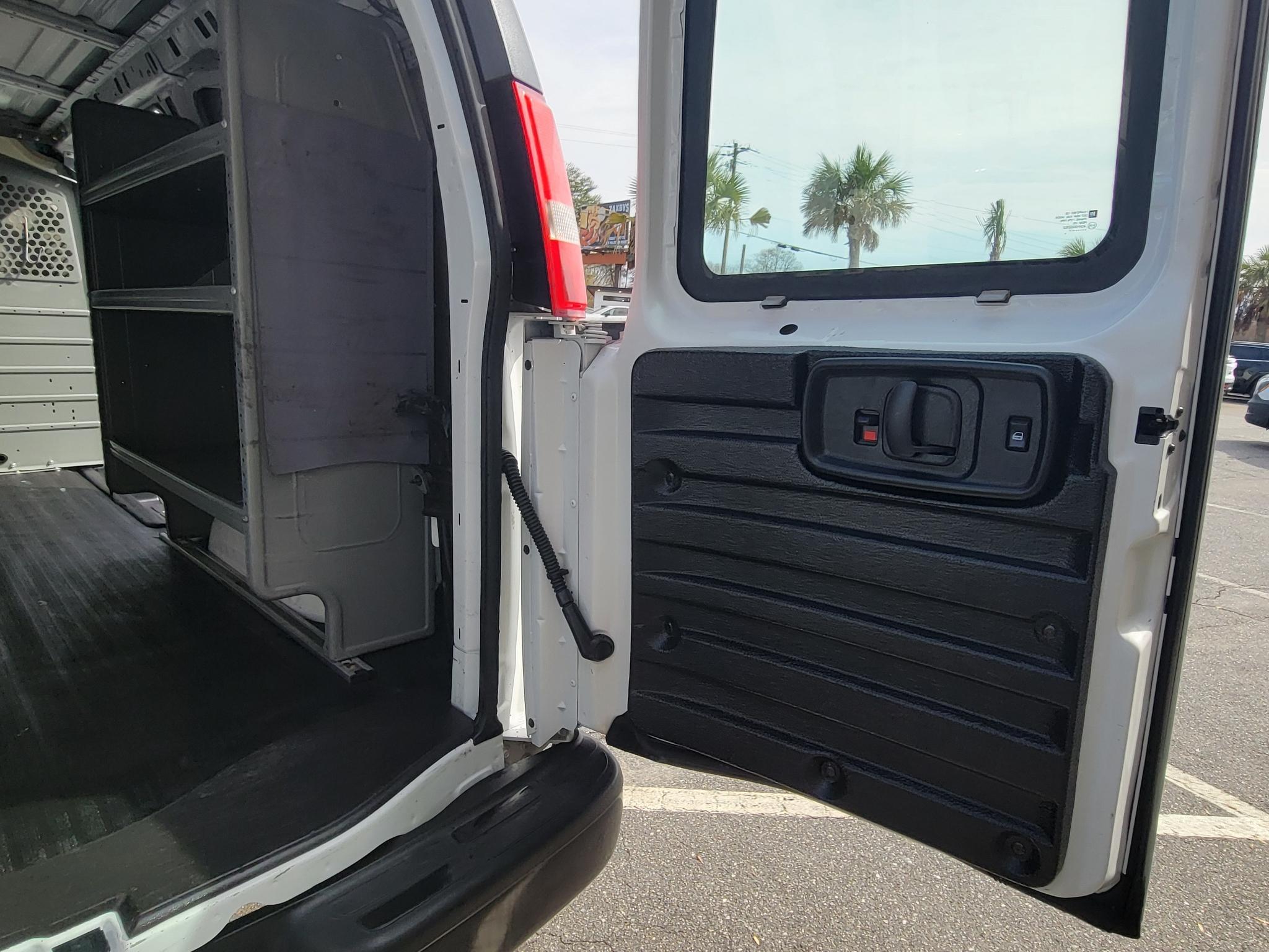 Chevrolet Express Cargo Van RWD 2500 135" 2017