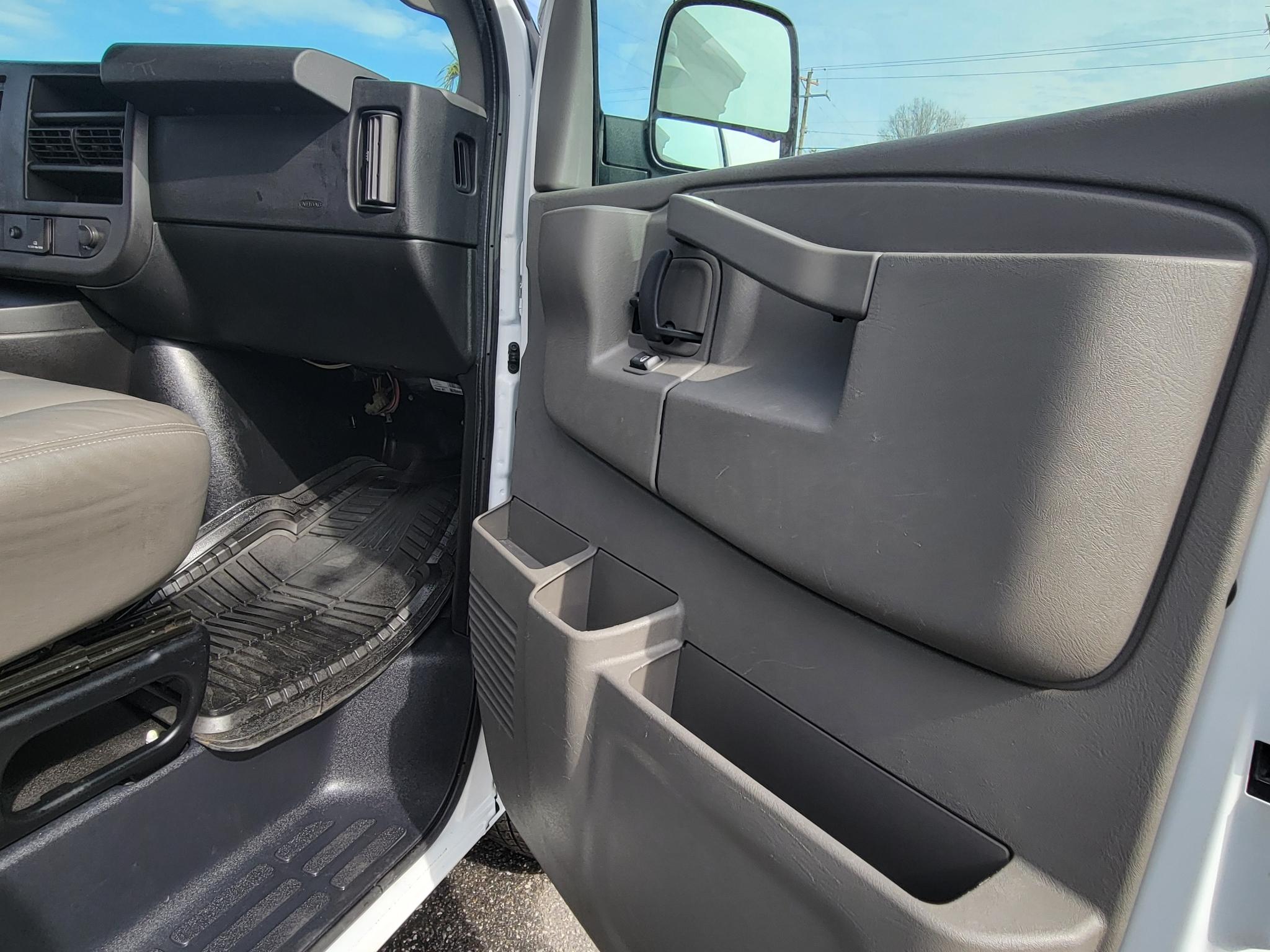 Chevrolet Express Cargo Van RWD 2500 135" 2017