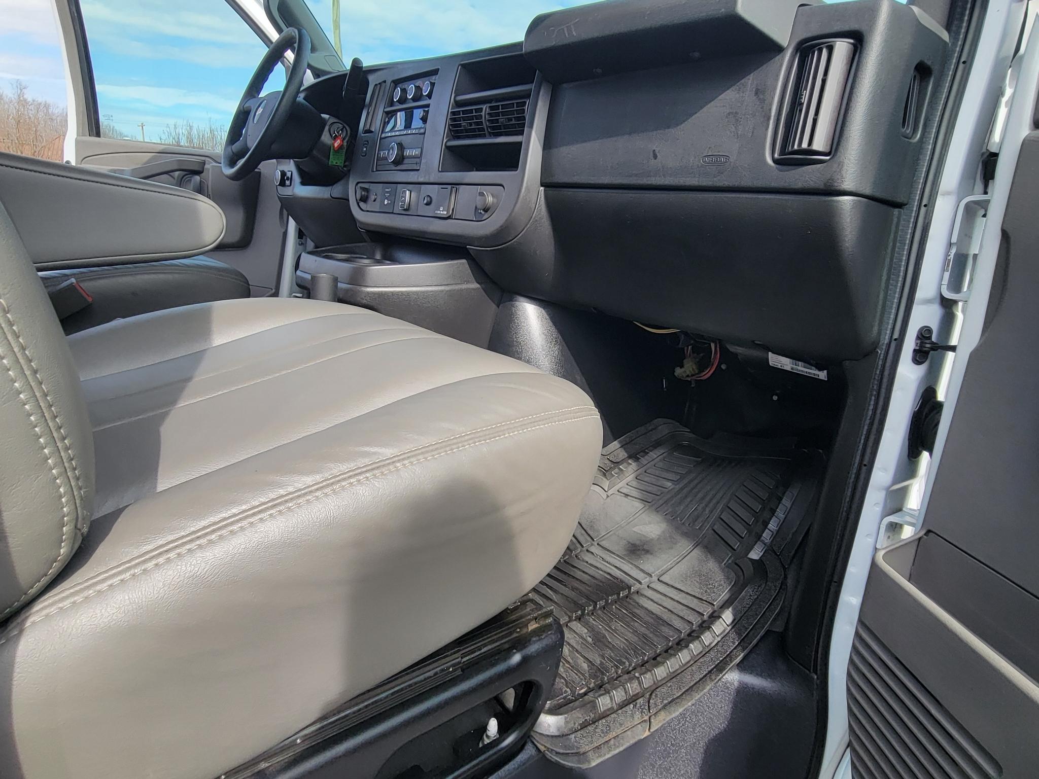 Chevrolet Express Cargo Van RWD 2500 135" 2017