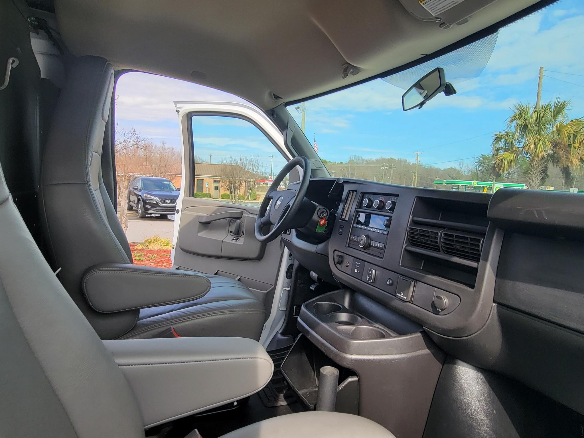 Chevrolet Express Cargo Van RWD 2500 135" 2017