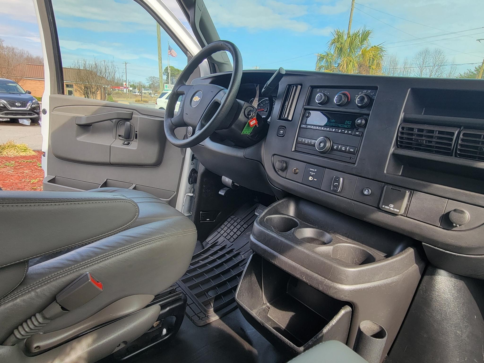 Chevrolet Express Cargo Van RWD 2500 135" 2017