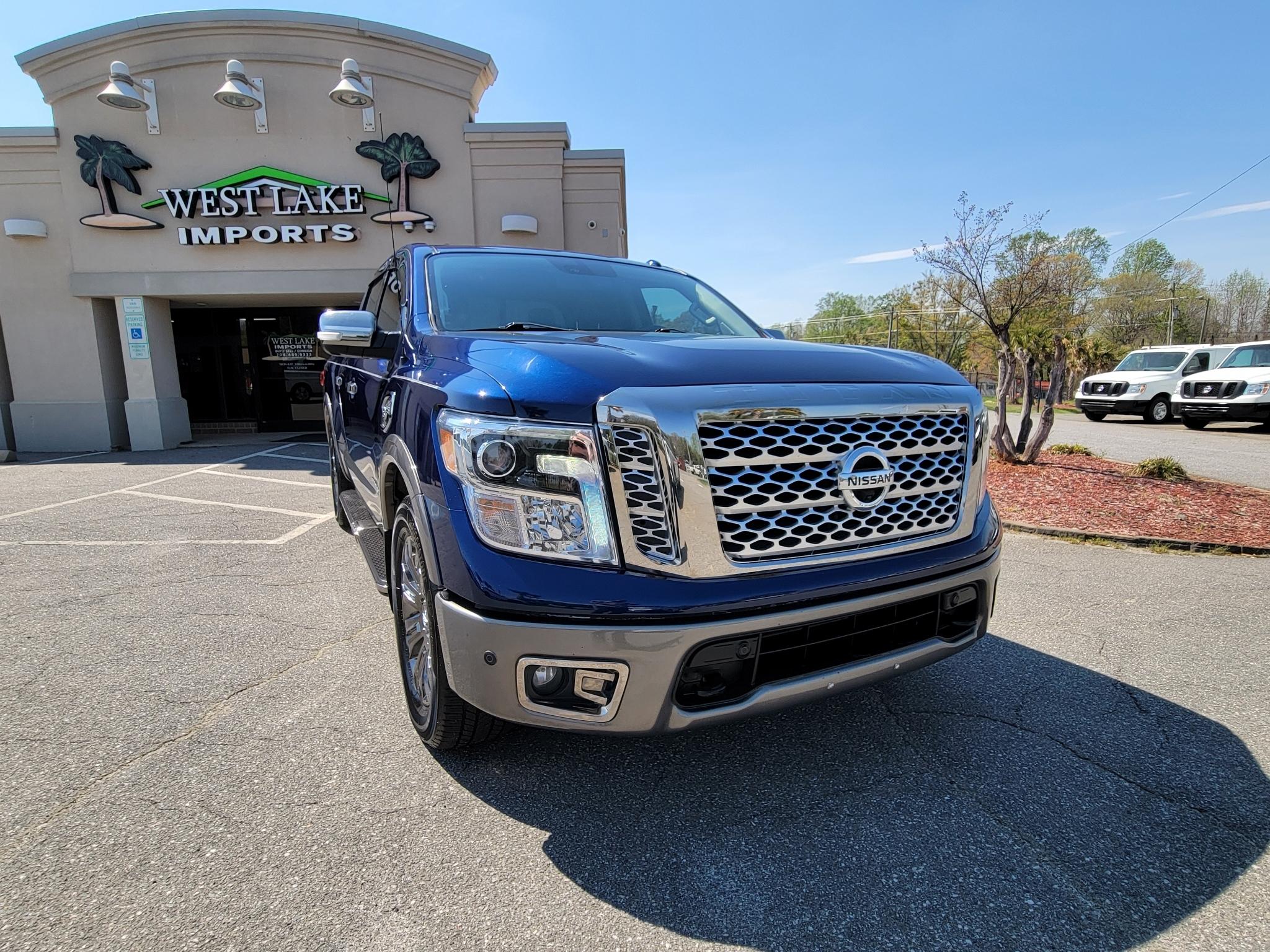 Nissan Titan 4x2 Crew Cab Platinum Reserve 2017
