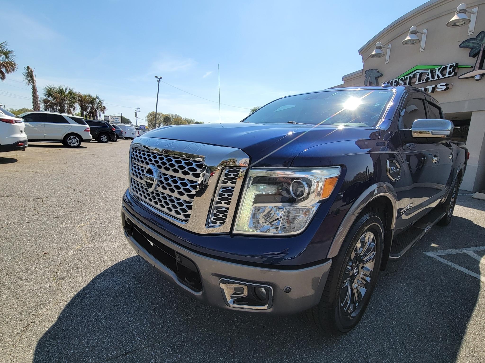 Nissan Titan 4x2 Crew Cab Platinum Reserve 2017