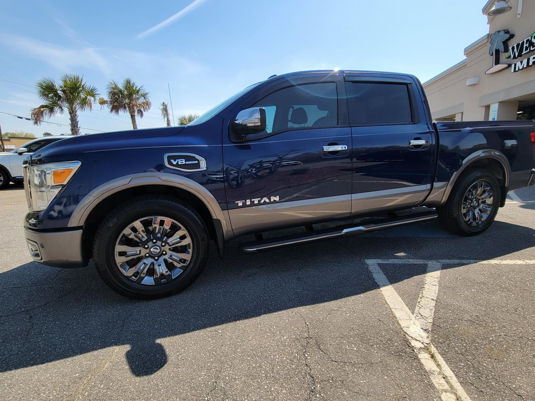 Nissan Titan 4x2 Crew Cab Platinum Reserve 2017