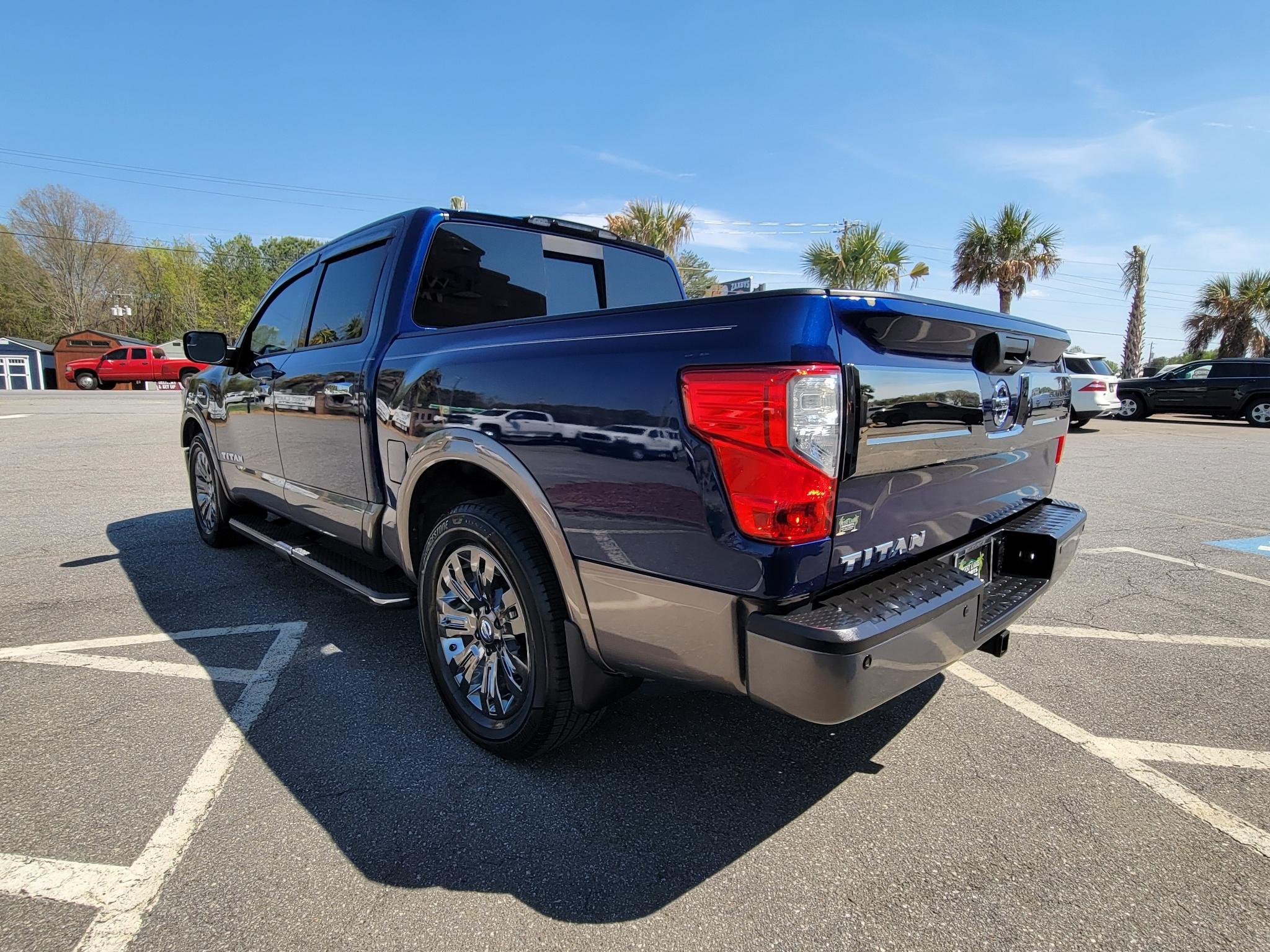 Nissan Titan 4x2 Crew Cab Platinum Reserve 2017