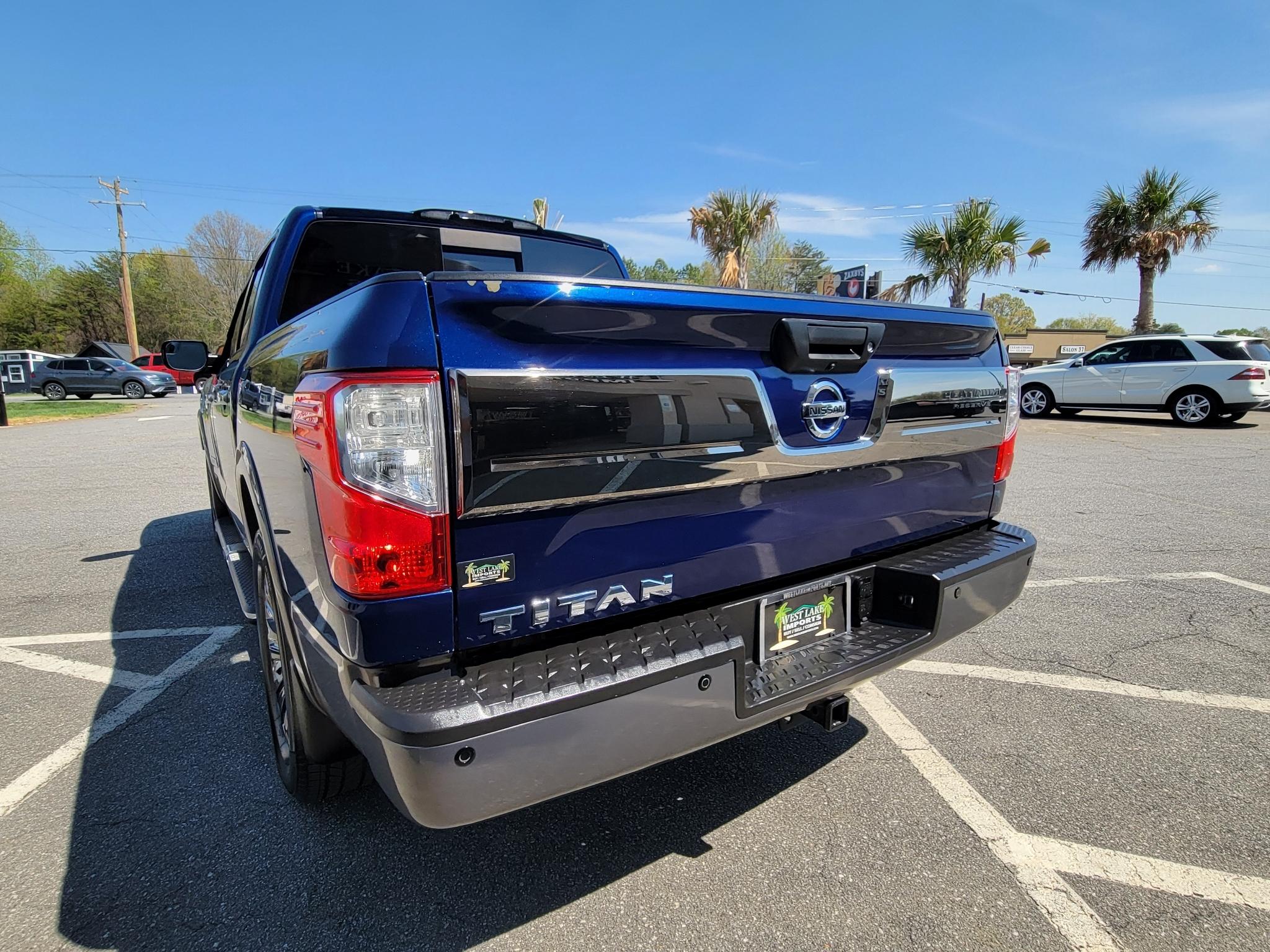 Nissan Titan 4x2 Crew Cab Platinum Reserve 2017