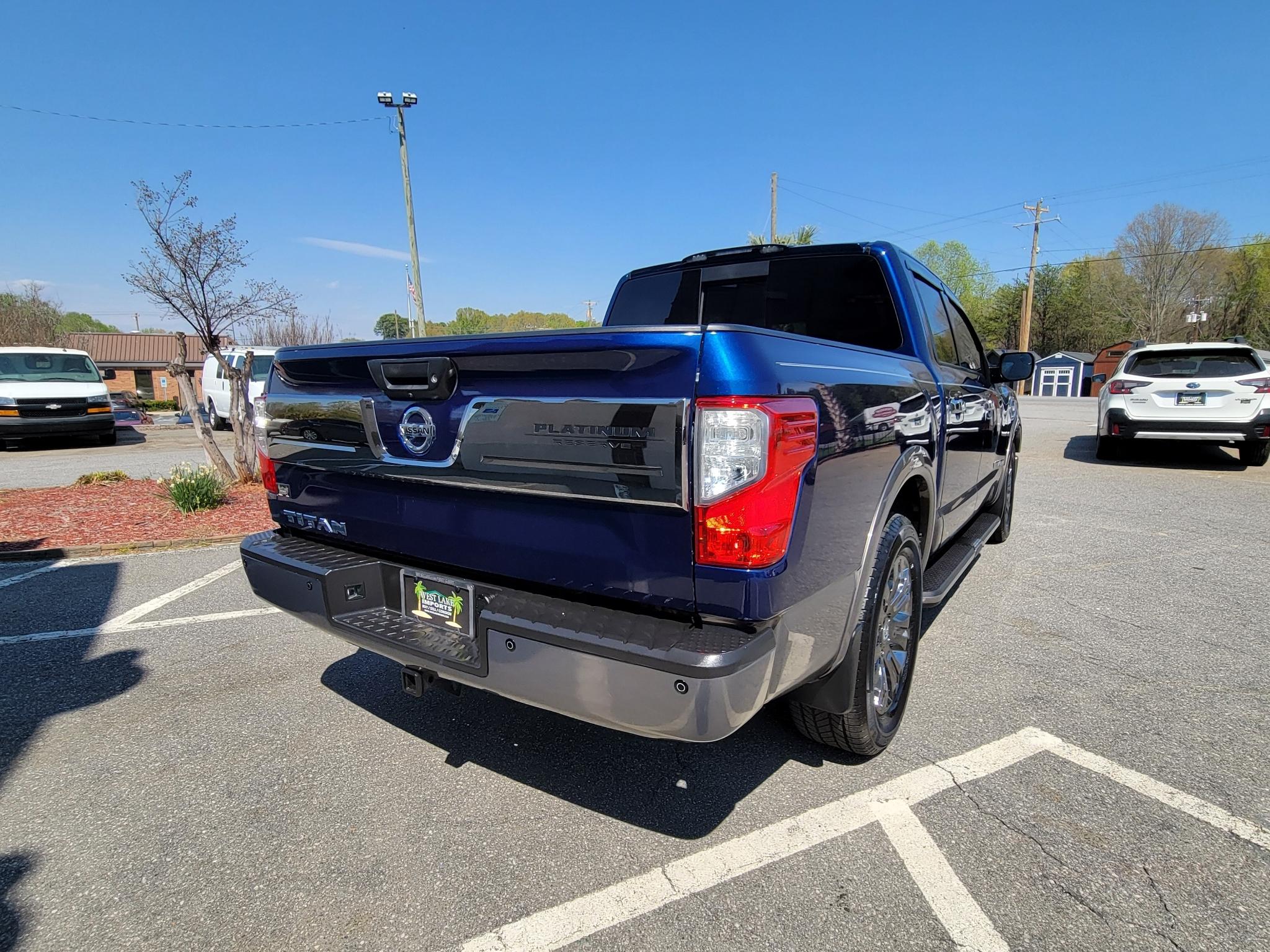 Nissan Titan 4x2 Crew Cab Platinum Reserve 2017