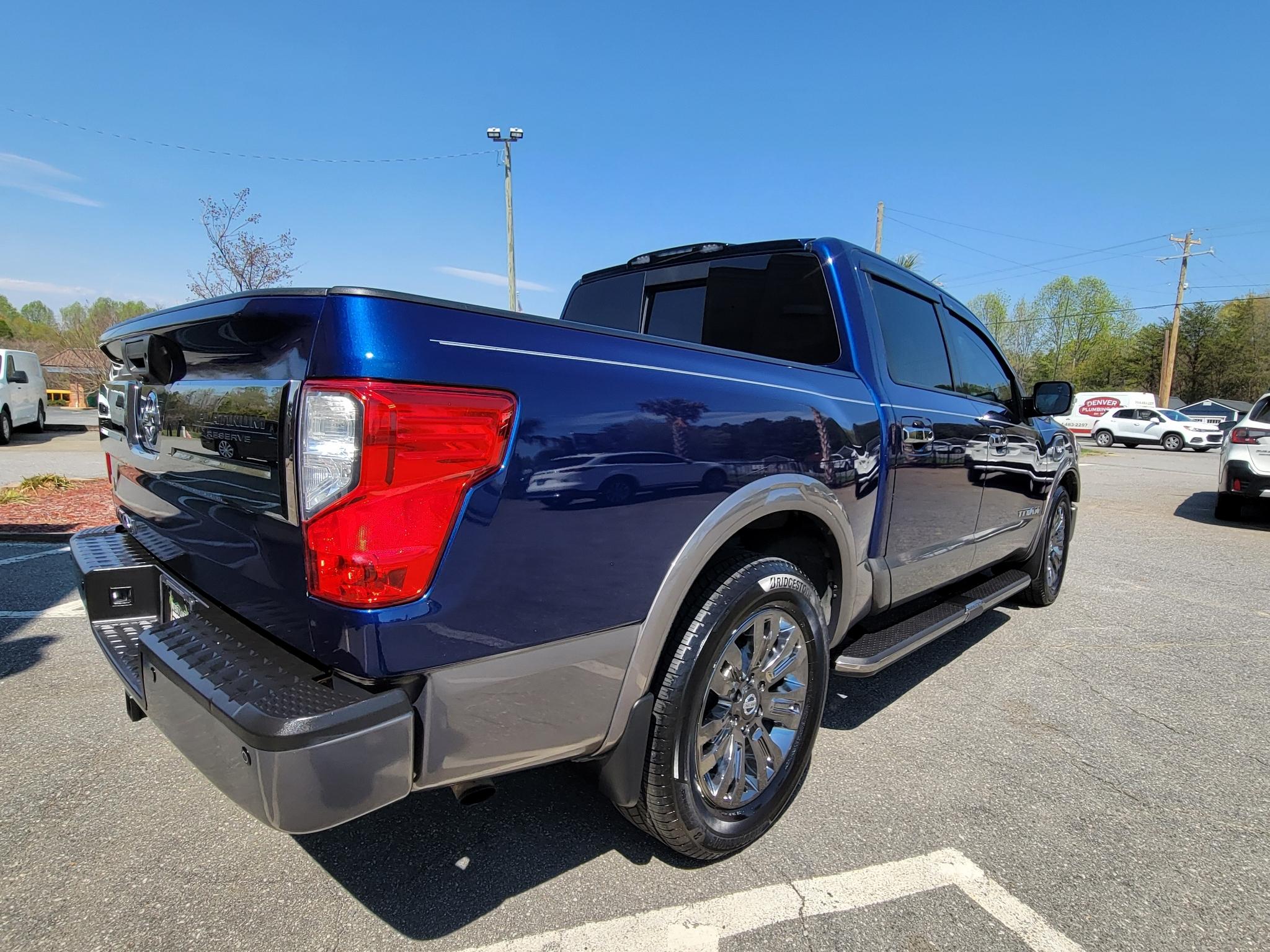 Nissan Titan 4x2 Crew Cab Platinum Reserve 2017