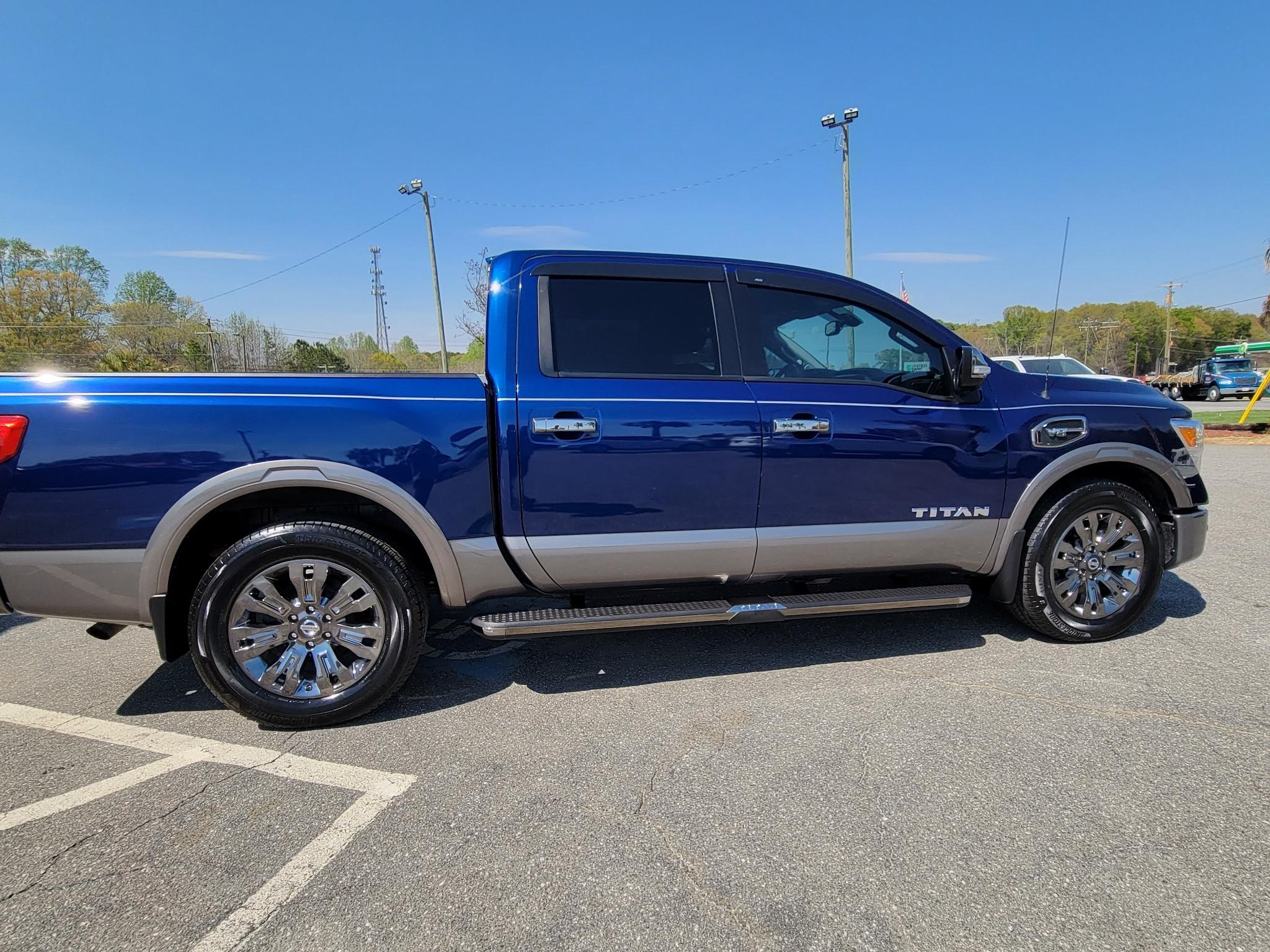 Nissan Titan 4x2 Crew Cab Platinum Reserve 2017